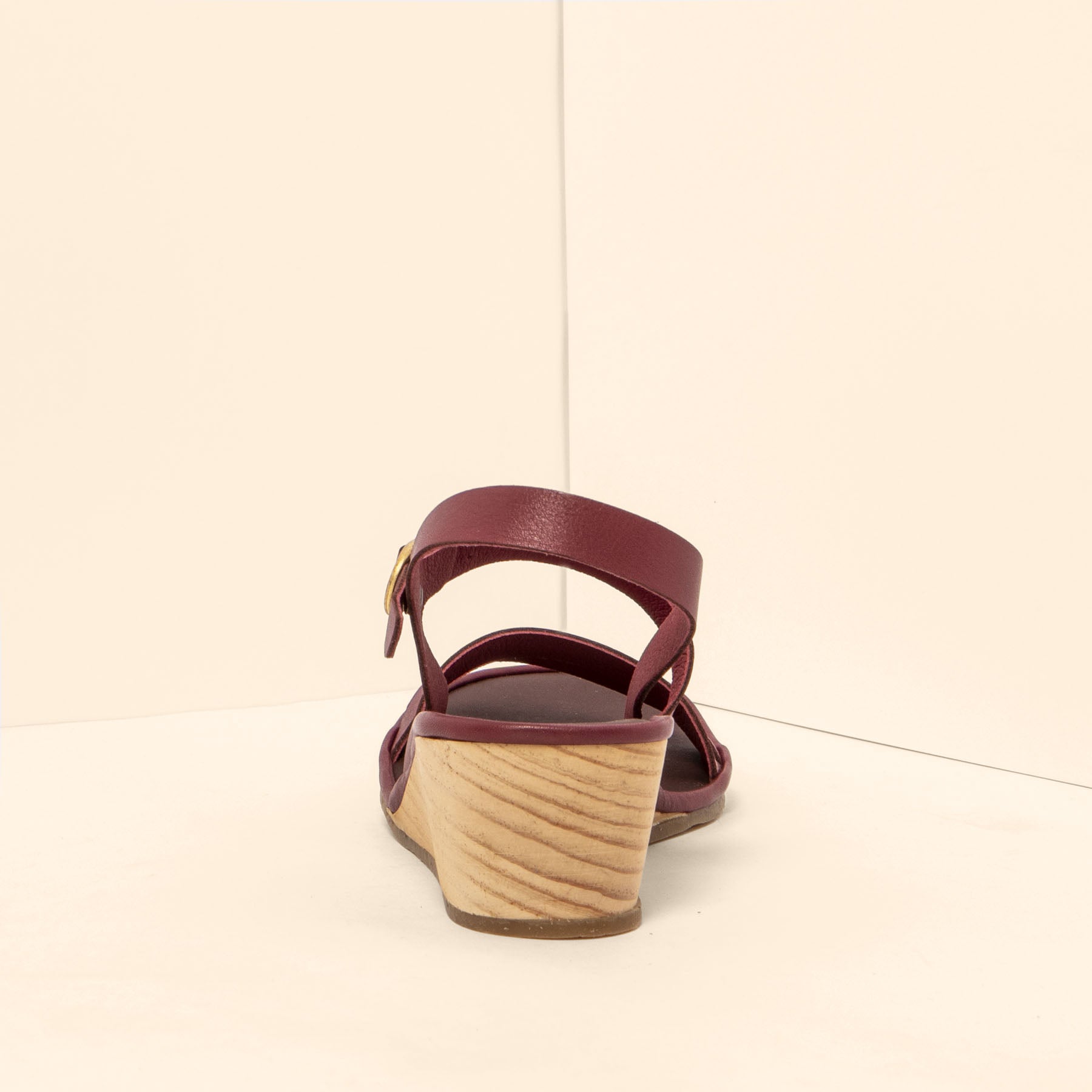 gid://shopify/Product/15700718780748_5
