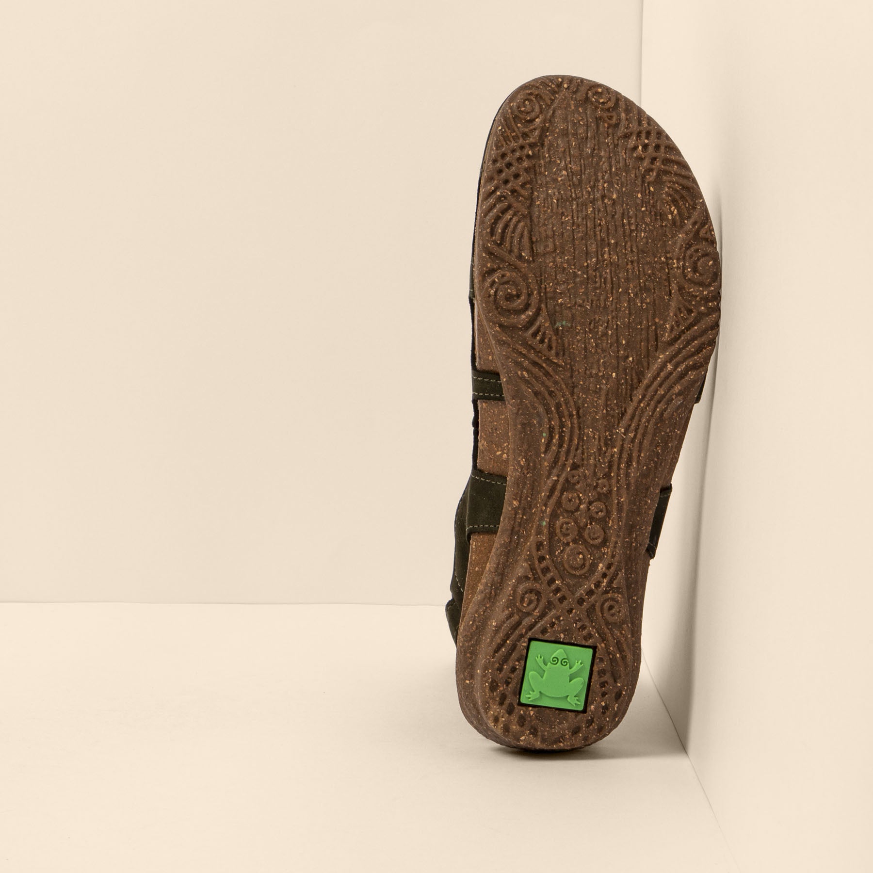 gid://shopify/Product/15700690239820_3