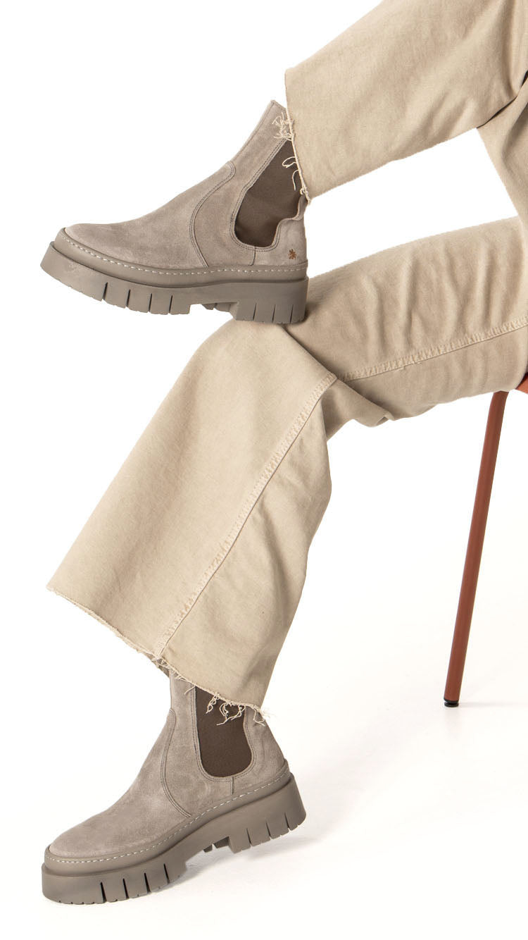 gid://shopify/Product/16171680301388_7