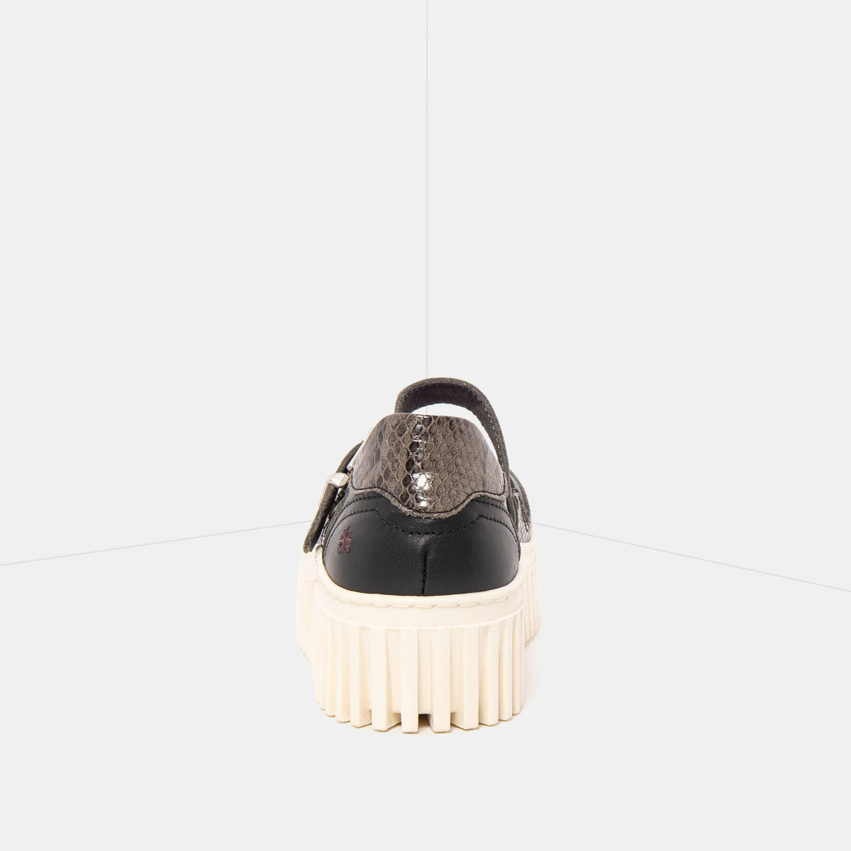 gid://shopify/Product/16172915982668_5