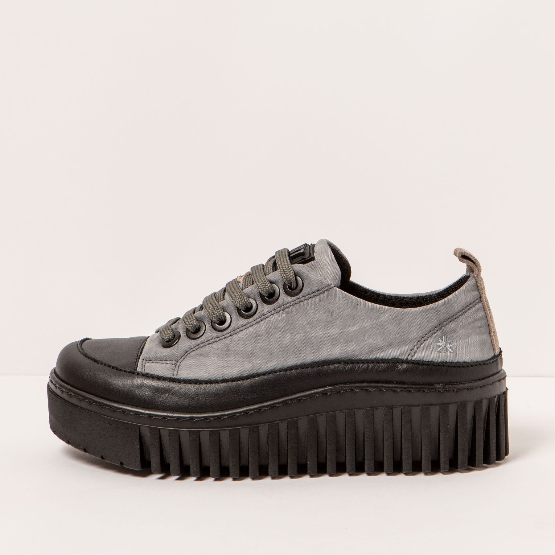 gid://shopify/Product/15694034960716_1