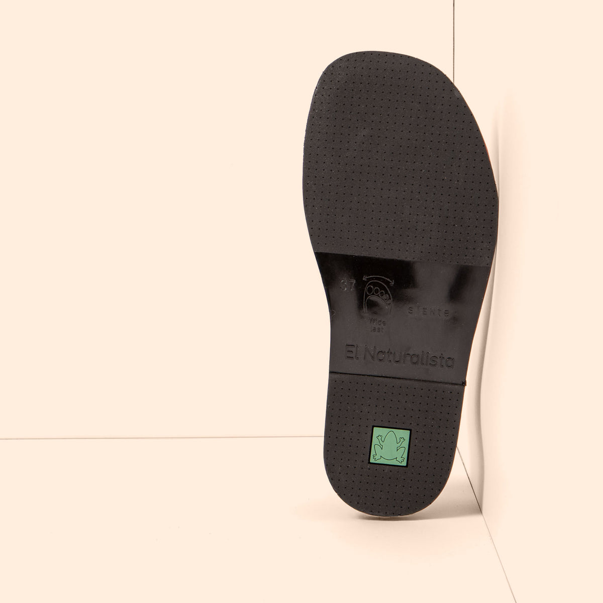 gid://shopify/Product/16124864594252_3