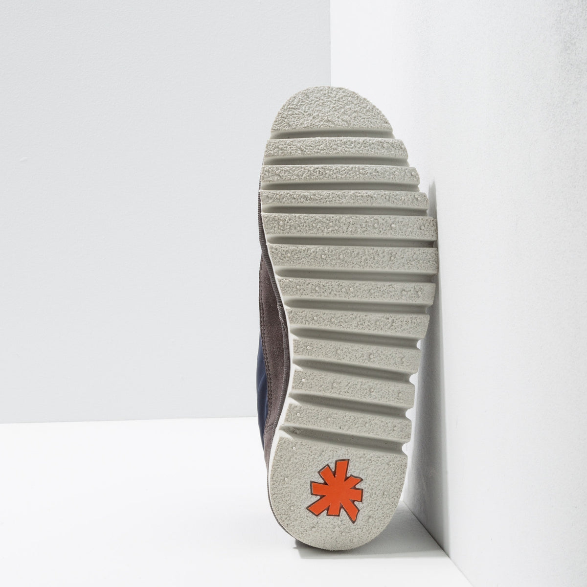 gid://shopify/Product/16171356160332_3