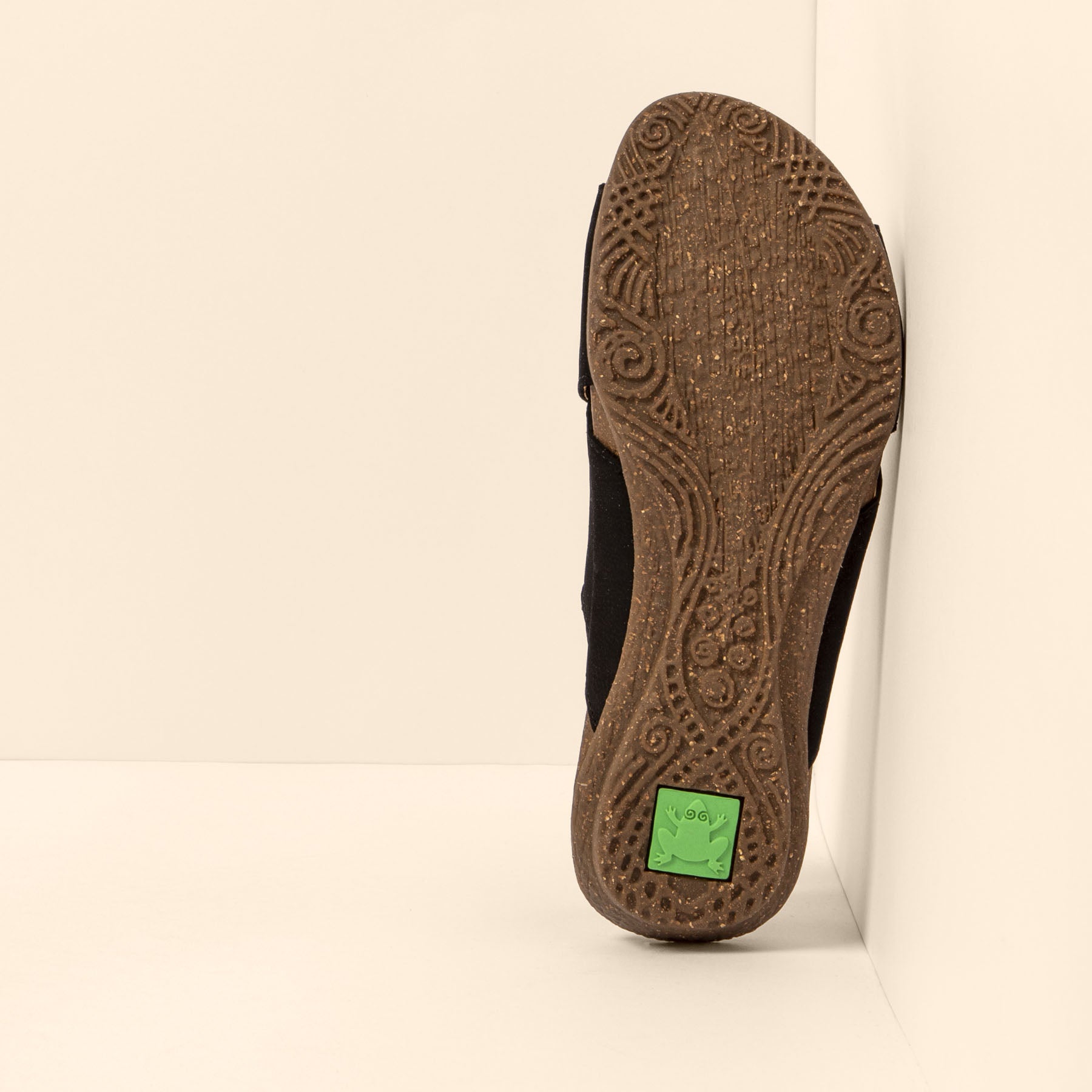 gid://shopify/Product/15700372029772_3