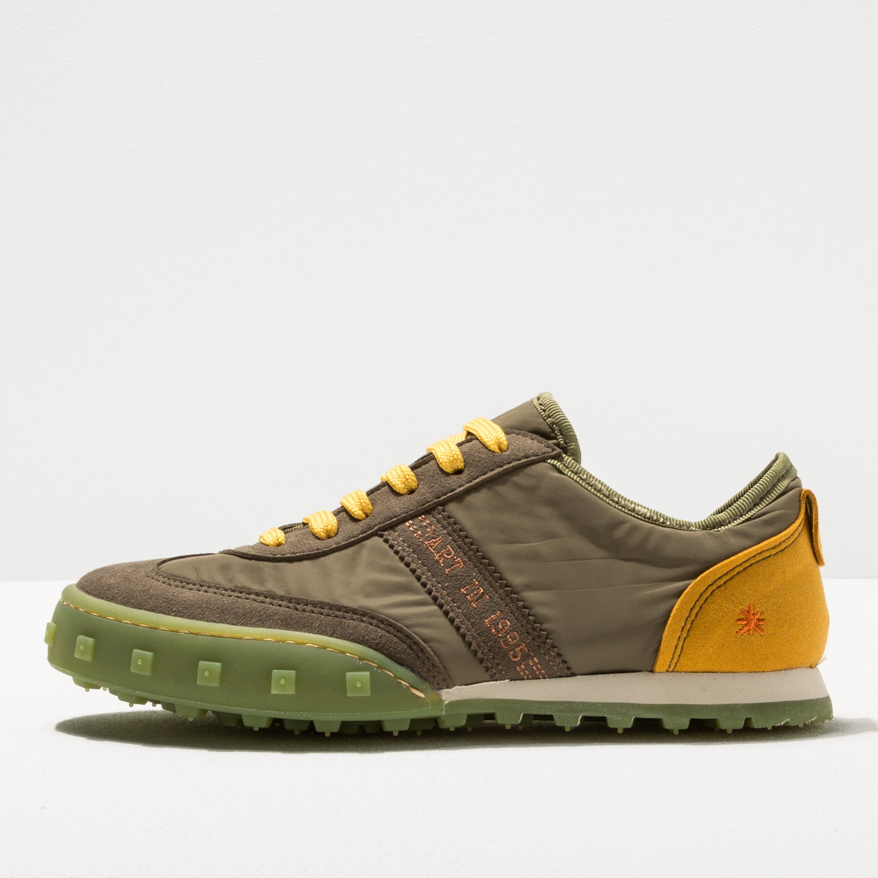gid://shopify/Product/15785676472652_4