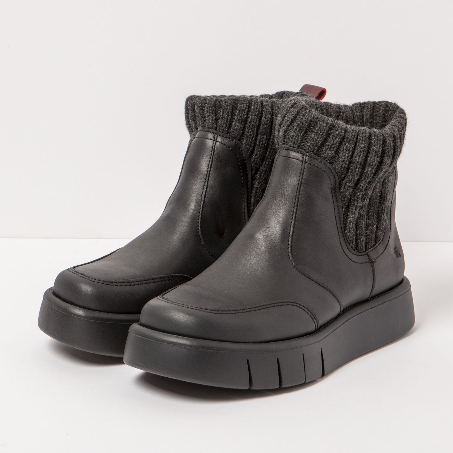 gid://shopify/Product/15785701376332_5