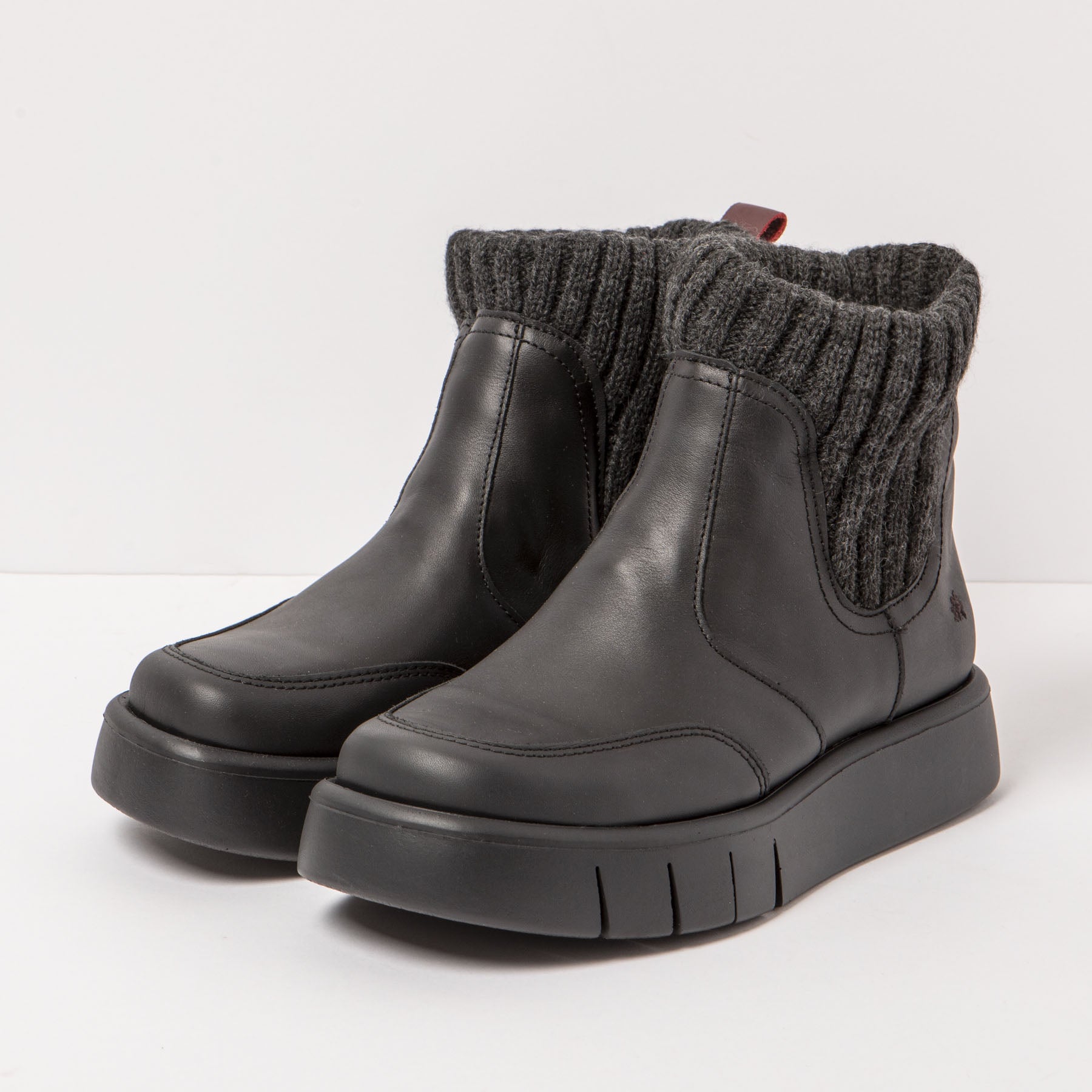 gid://shopify/Product/15785701376332_5