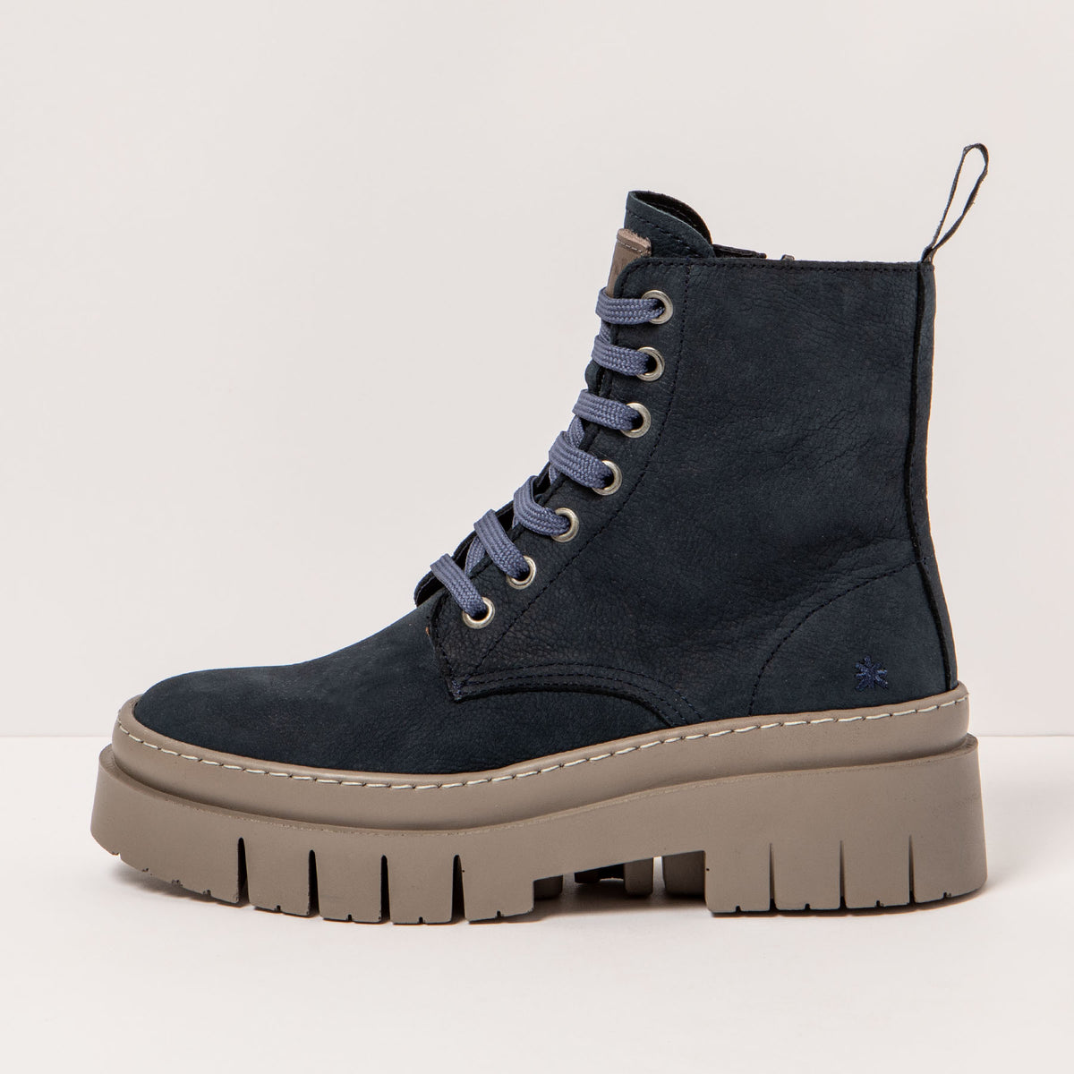 gid://shopify/Product/16172779798860_1