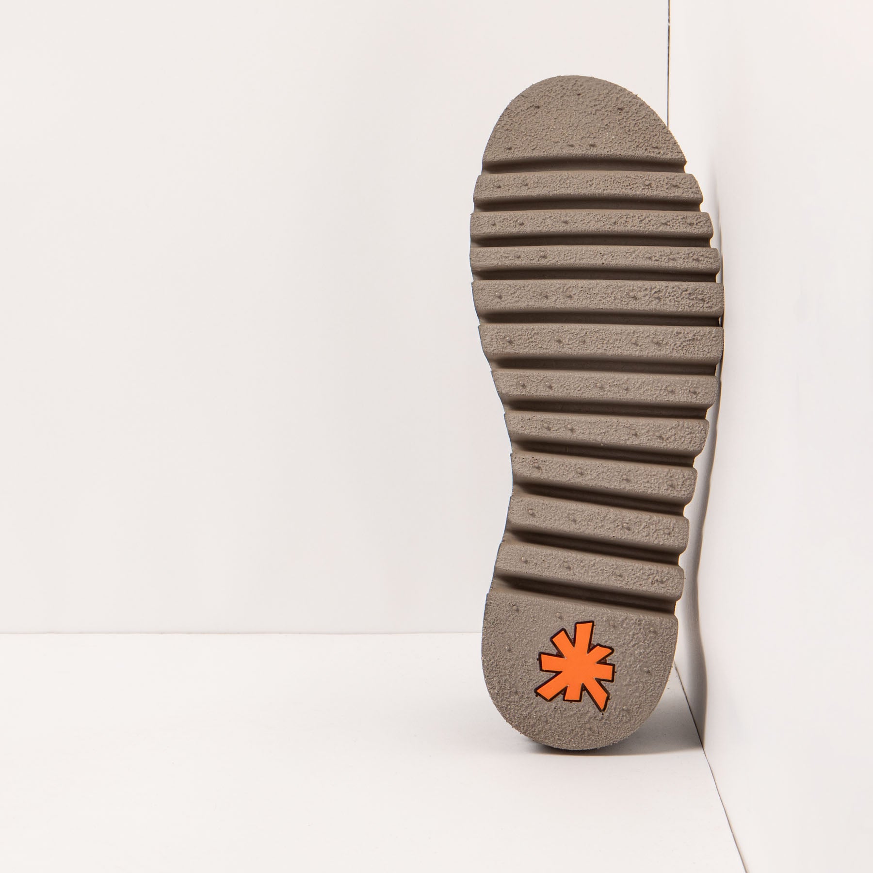 gid://shopify/Product/15694112358732_3