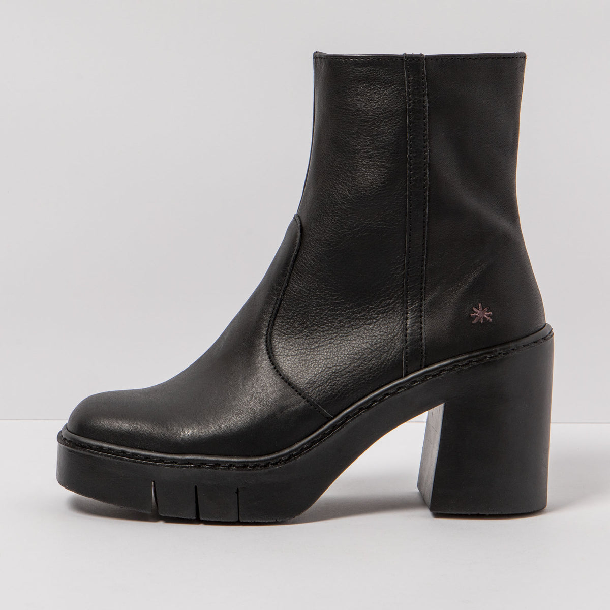 gid://shopify/Product/16171785060684_4