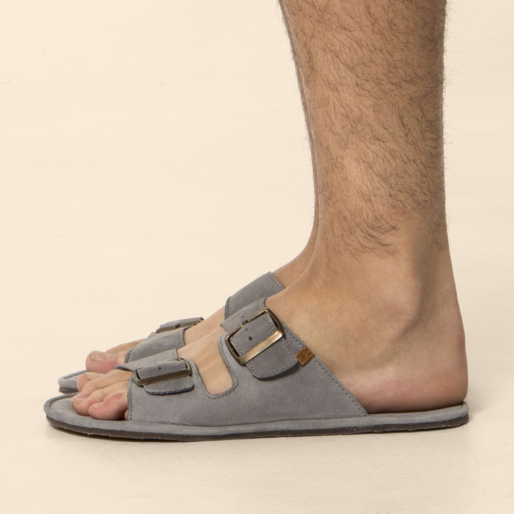 gid://shopify/Product/15700441989452_1