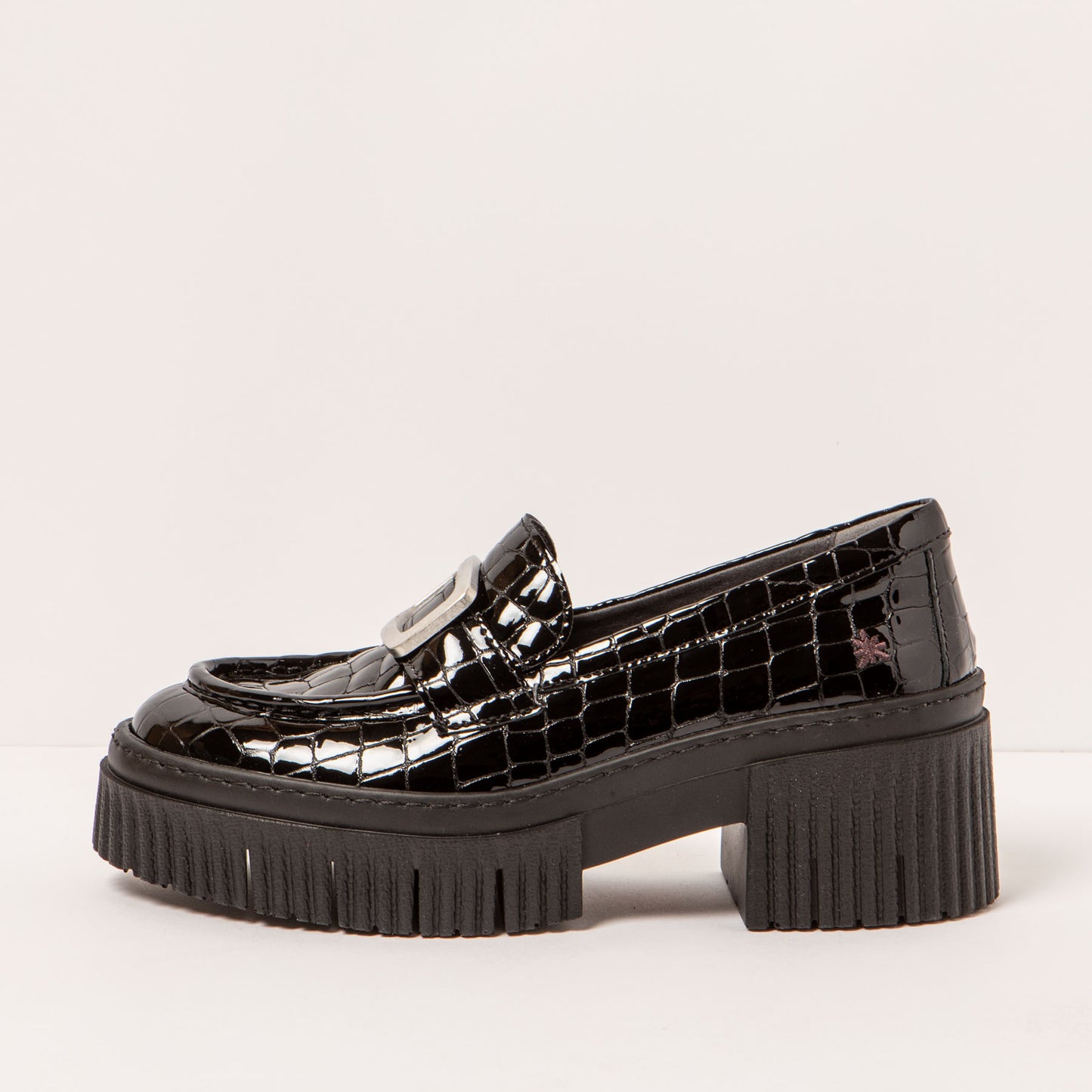 gid://shopify/Product/15693870498124_1