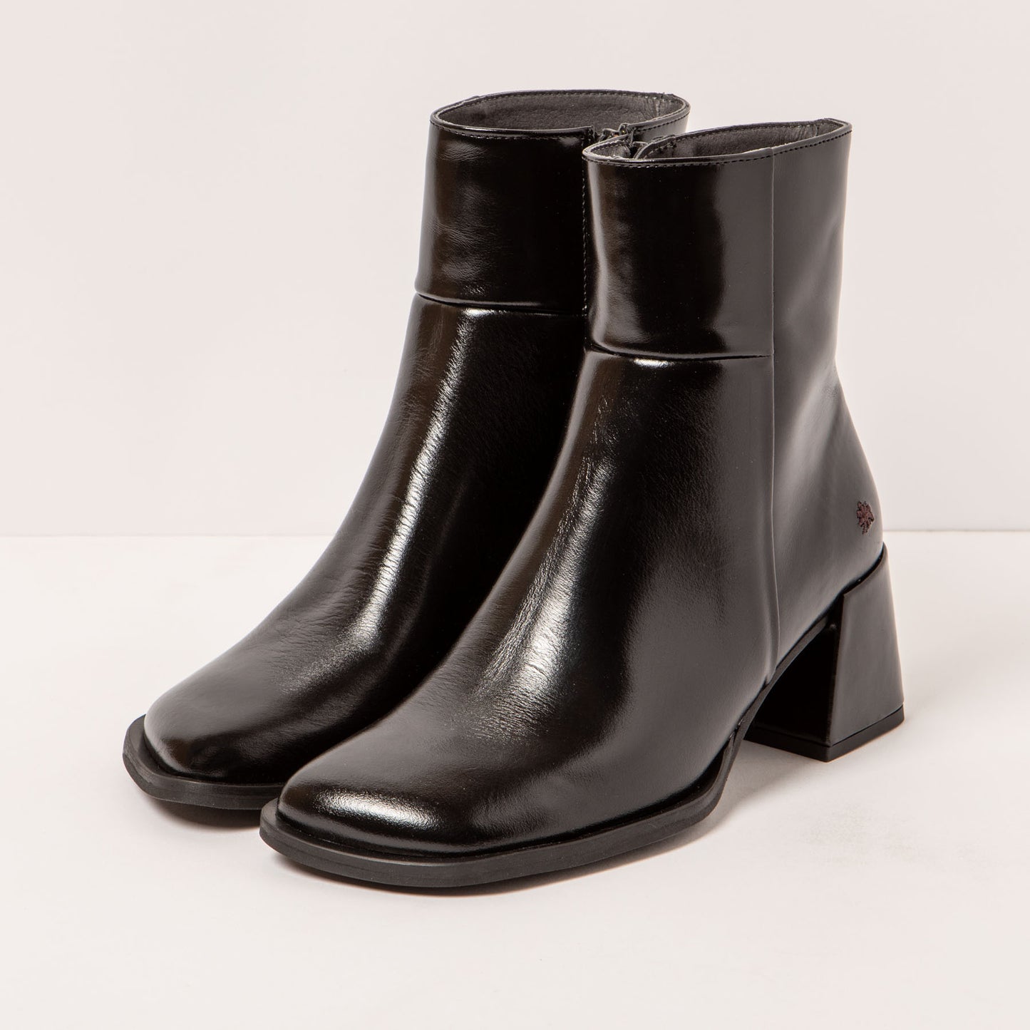 gid://shopify/Product/15694177272140_2