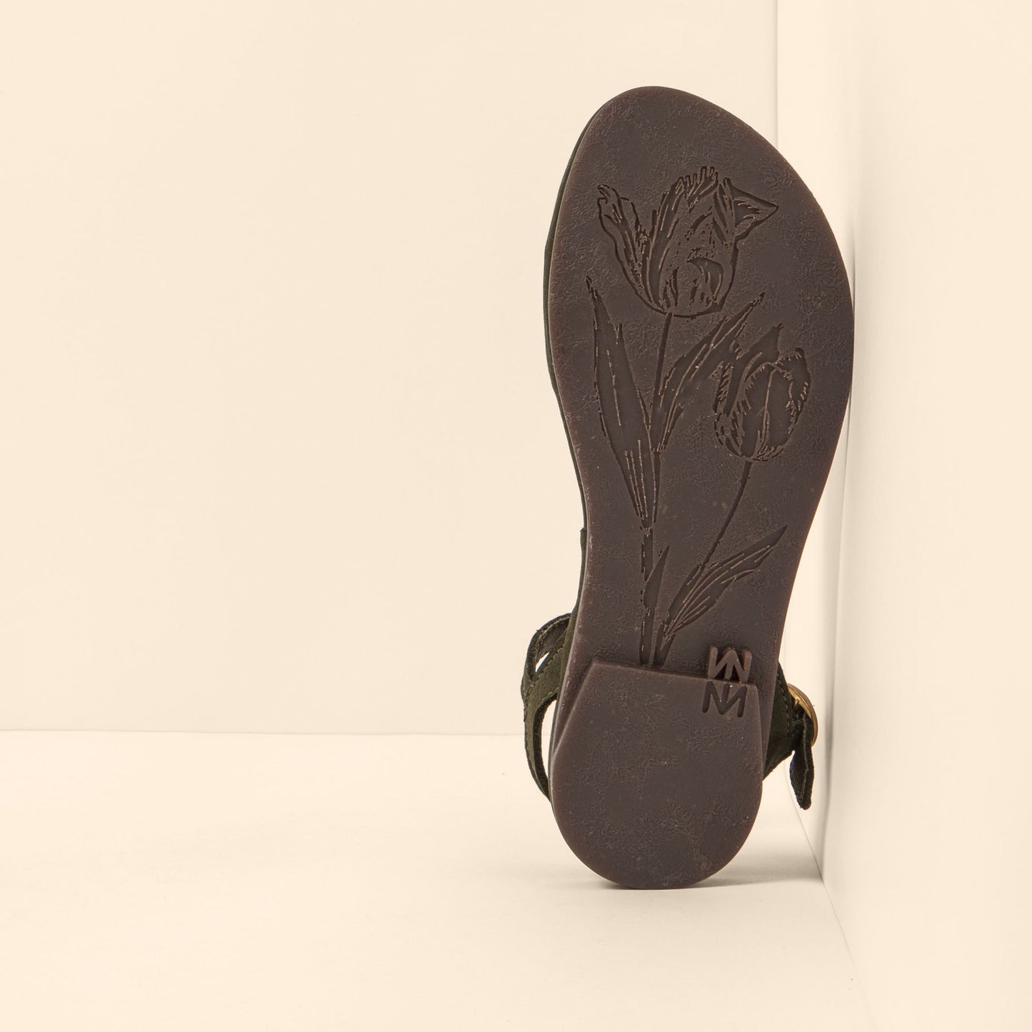 gid://shopify/Product/15700462567756_3