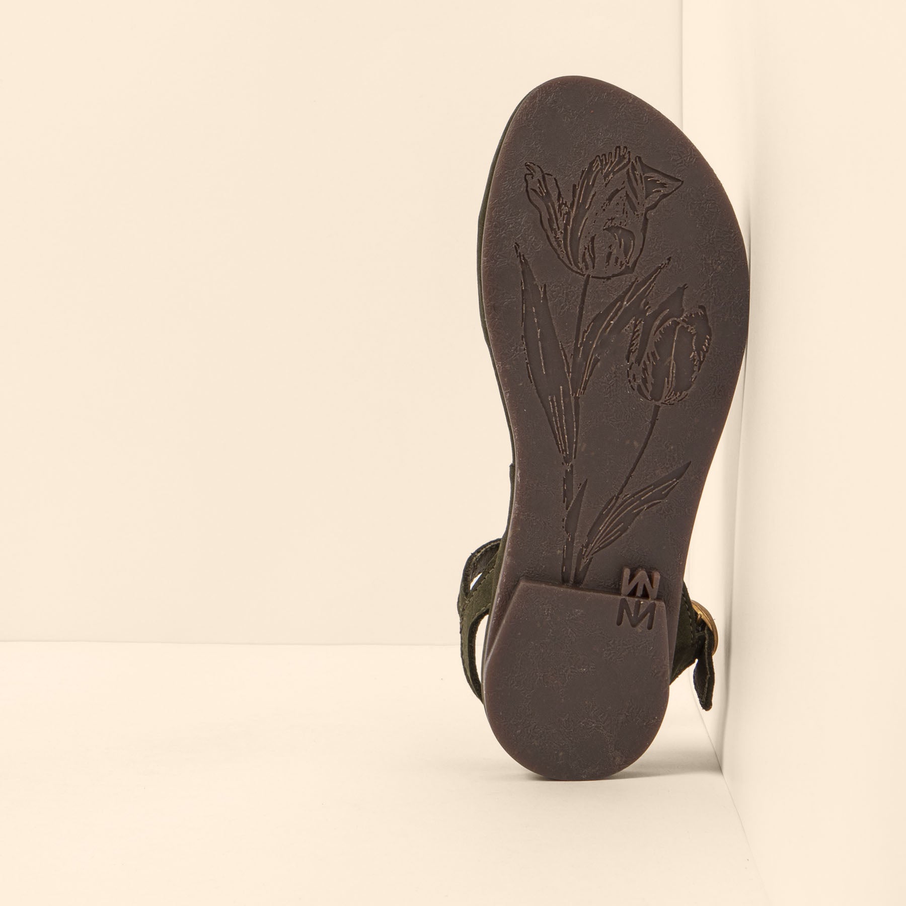 gid://shopify/Product/15700462567756_3