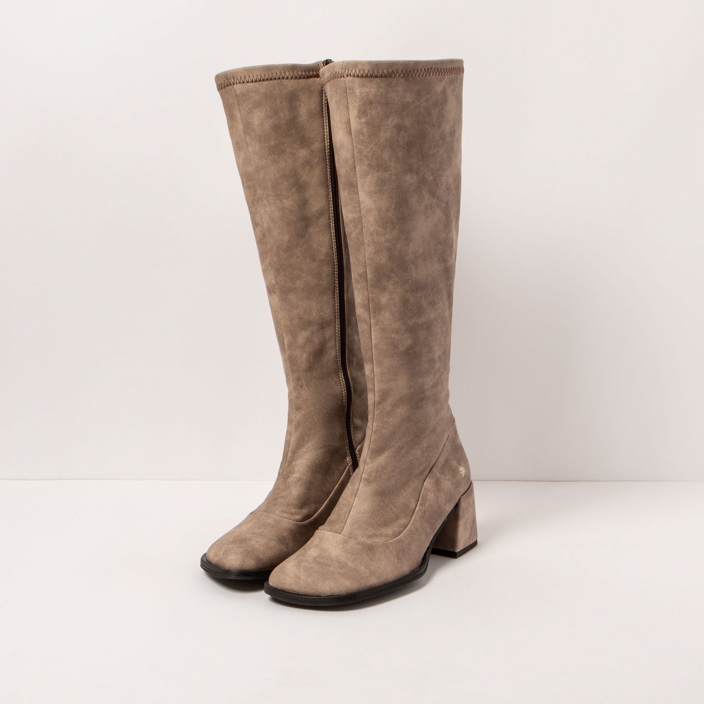 gid://shopify/Product/15694205419852_2