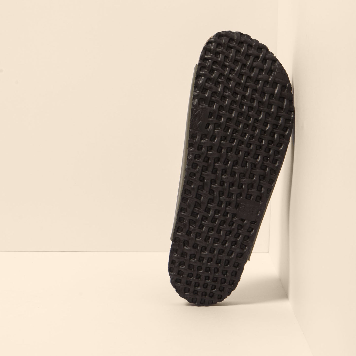 gid://shopify/Product/15700308132172_6