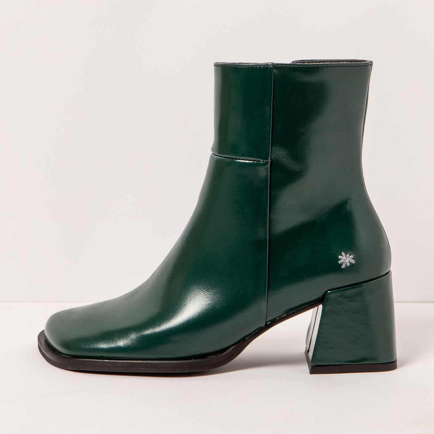 gid://shopify/Product/15694179926348_1