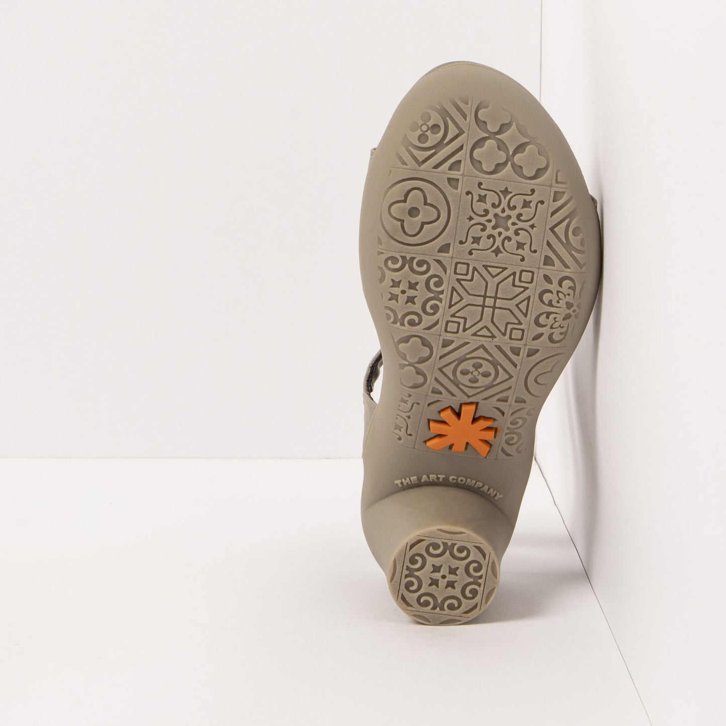 gid://shopify/Product/15785712320844_6