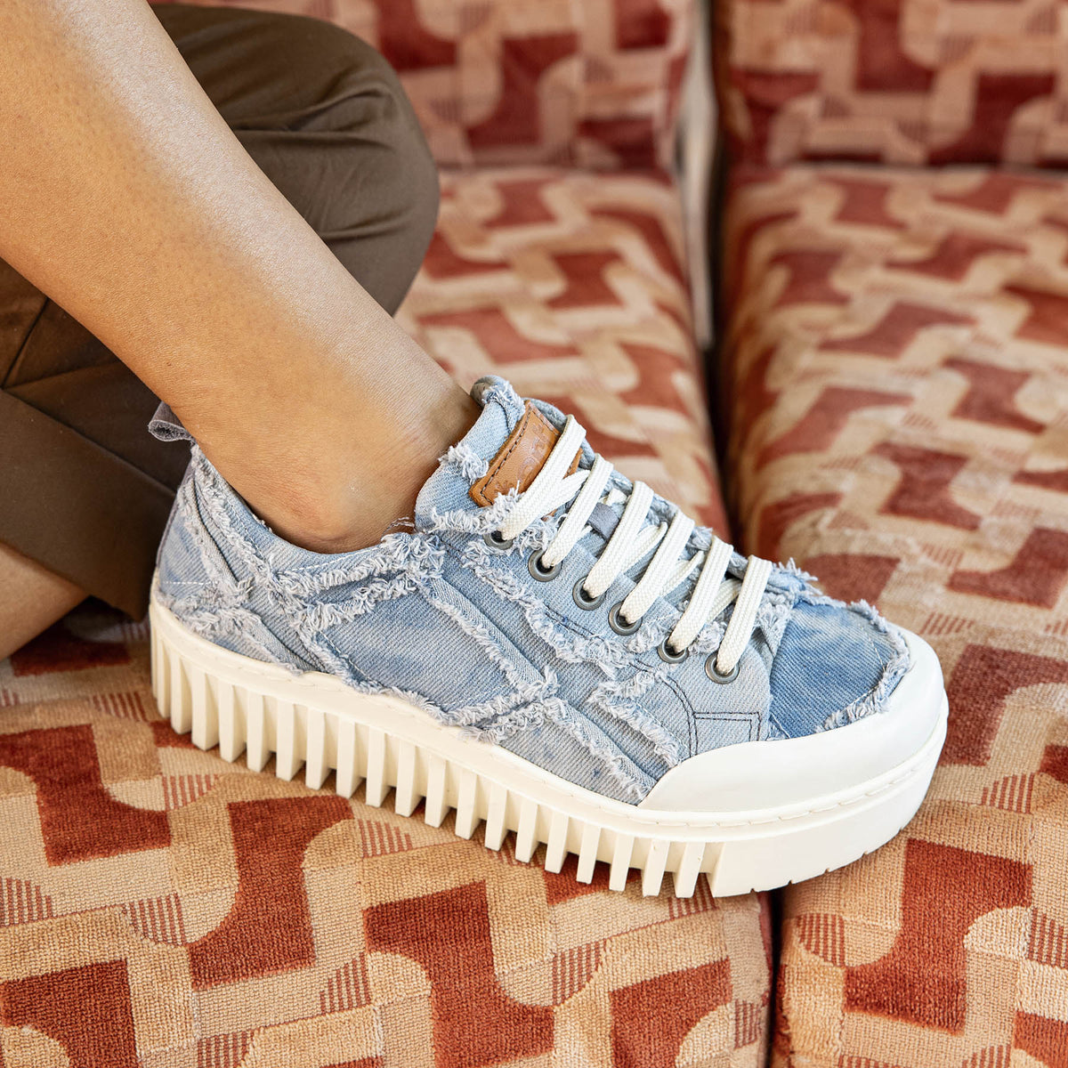 gid://shopify/Product/16172923814220_6