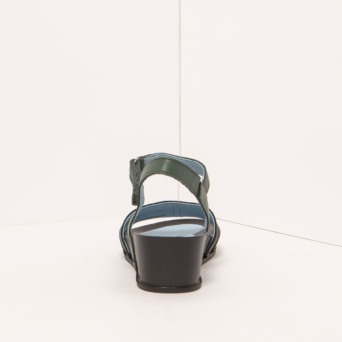 gid://shopify/Product/15693510934860_5