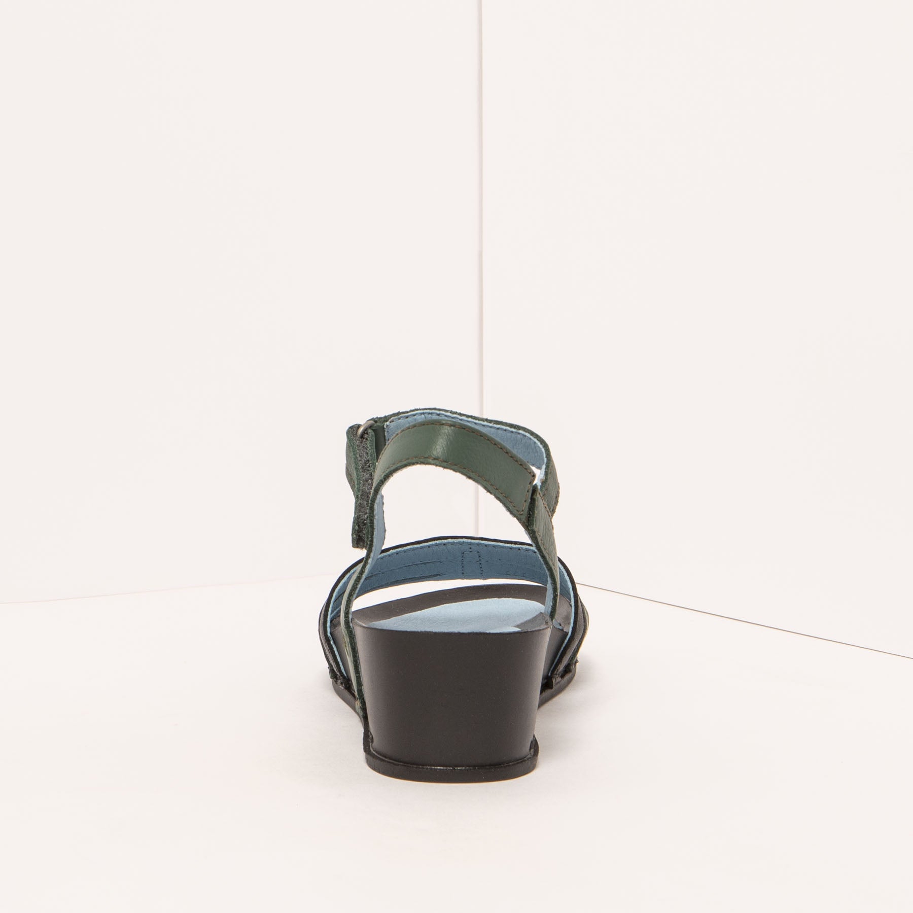 gid://shopify/Product/15693510934860_5