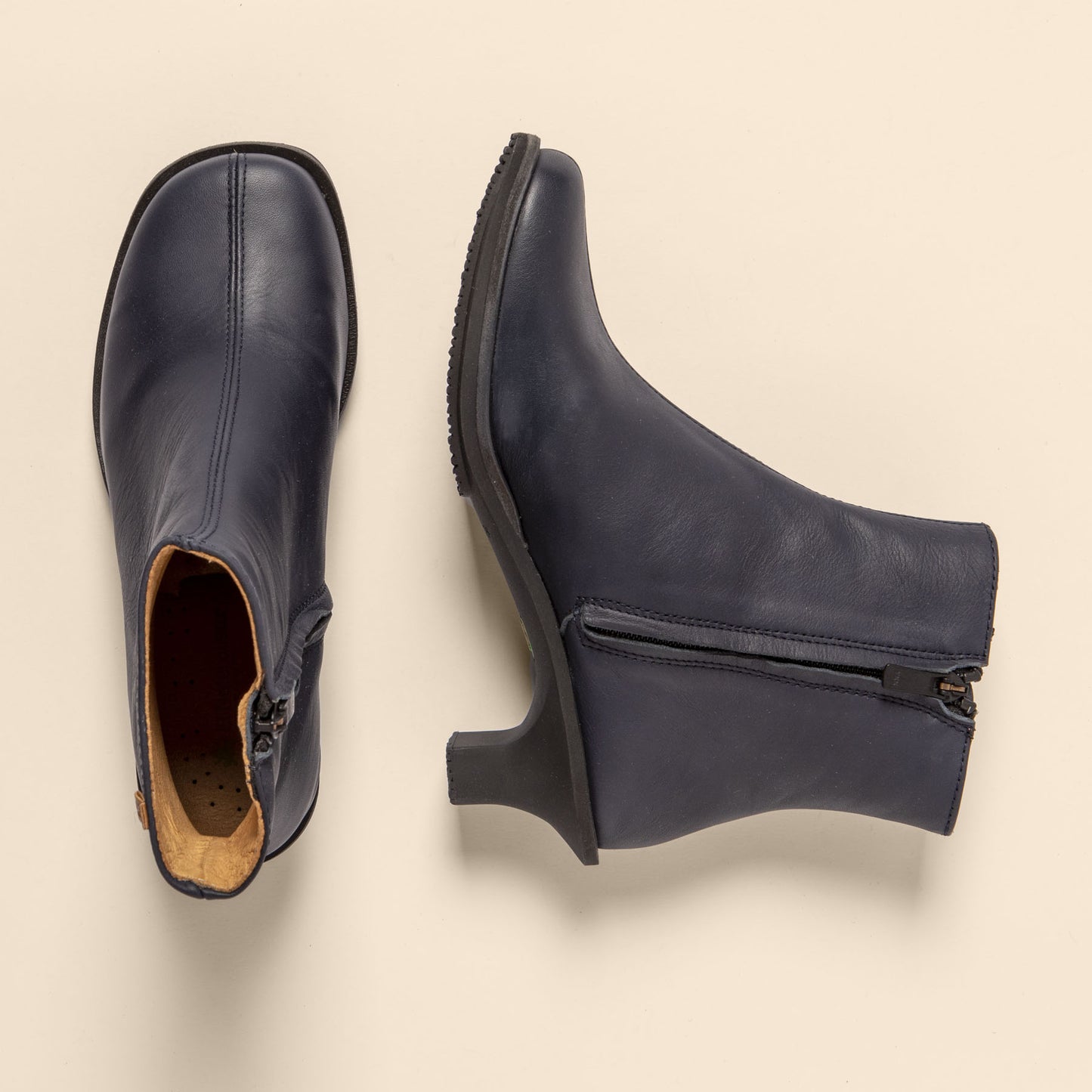 gid://shopify/Product/15700214612300_7