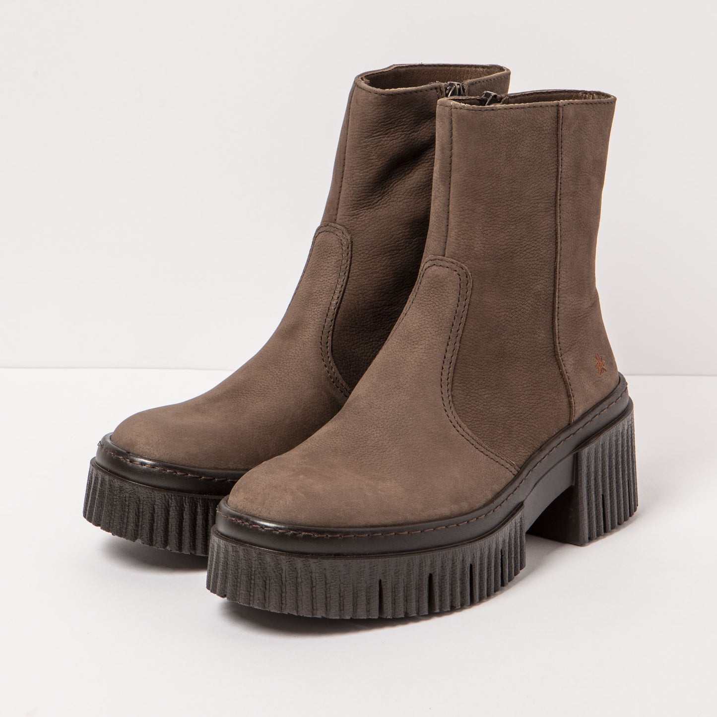 gid://shopify/Product/15785706848588_5