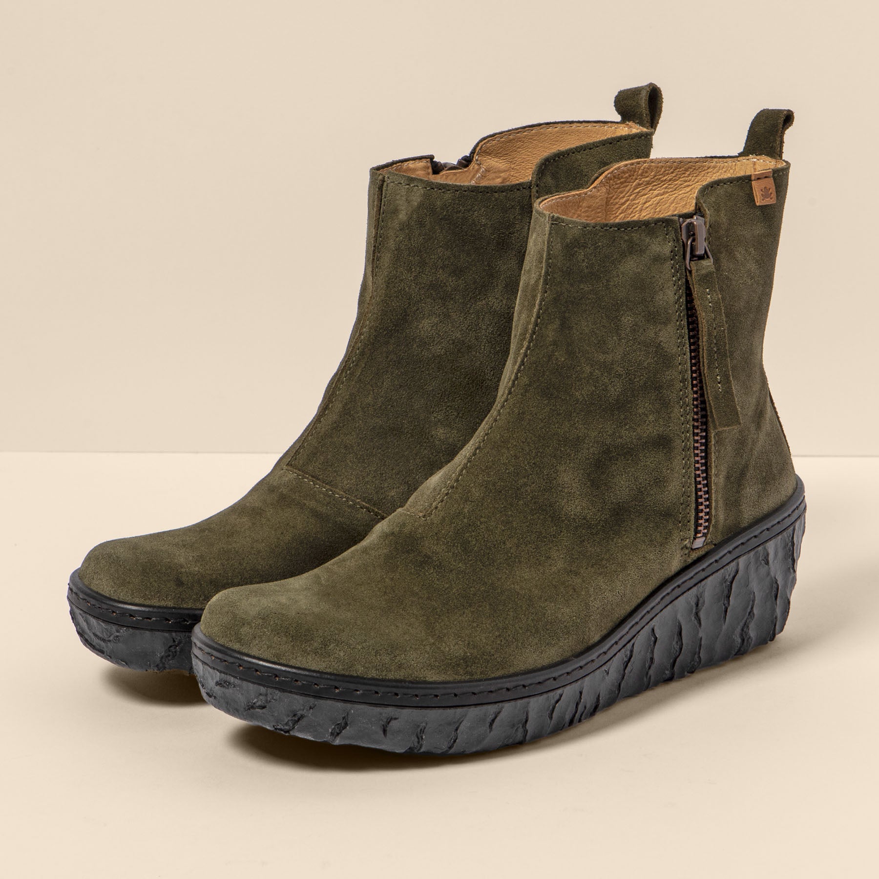 gid://shopify/Product/15699910590796_5