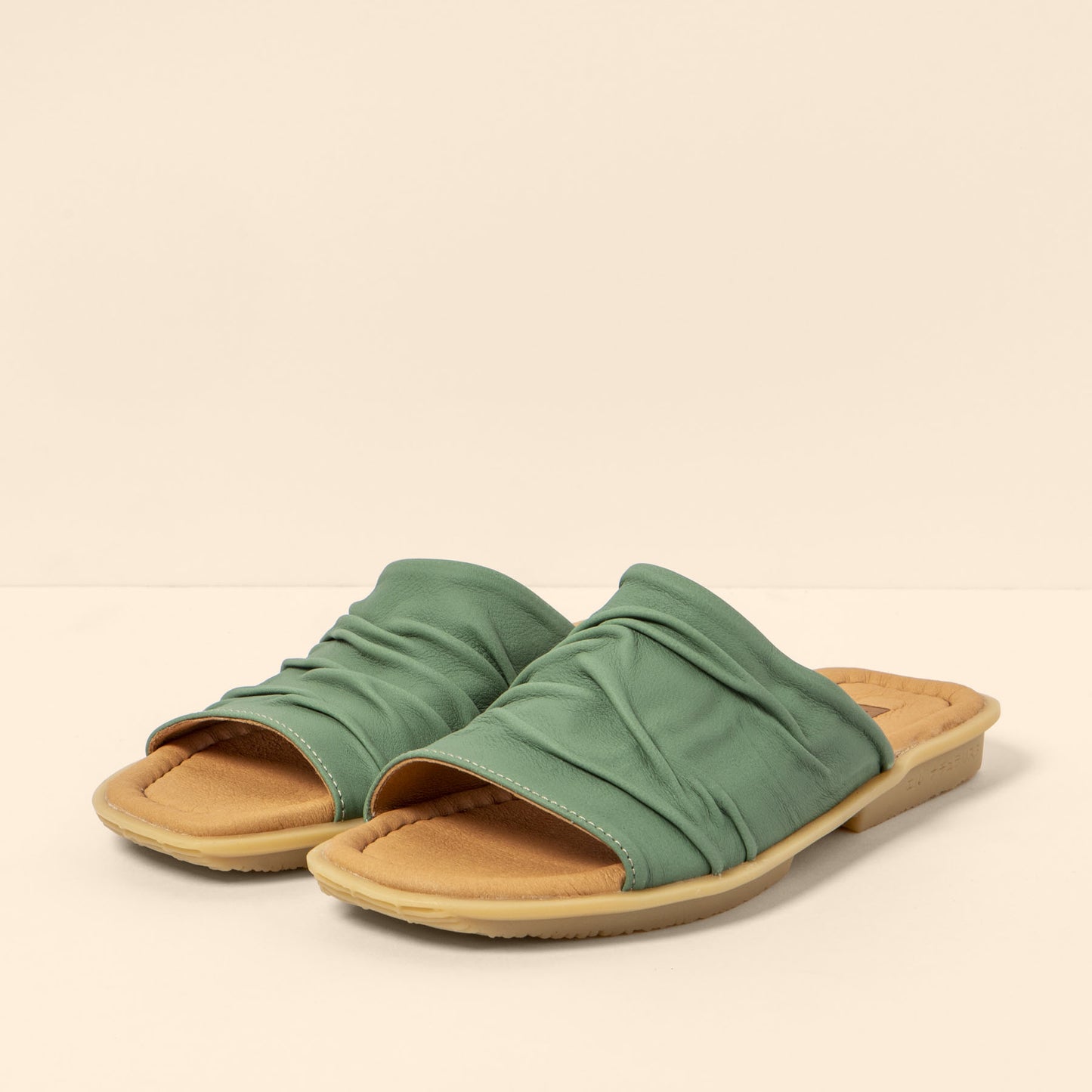 gid://shopify/Product/15700146159948_5