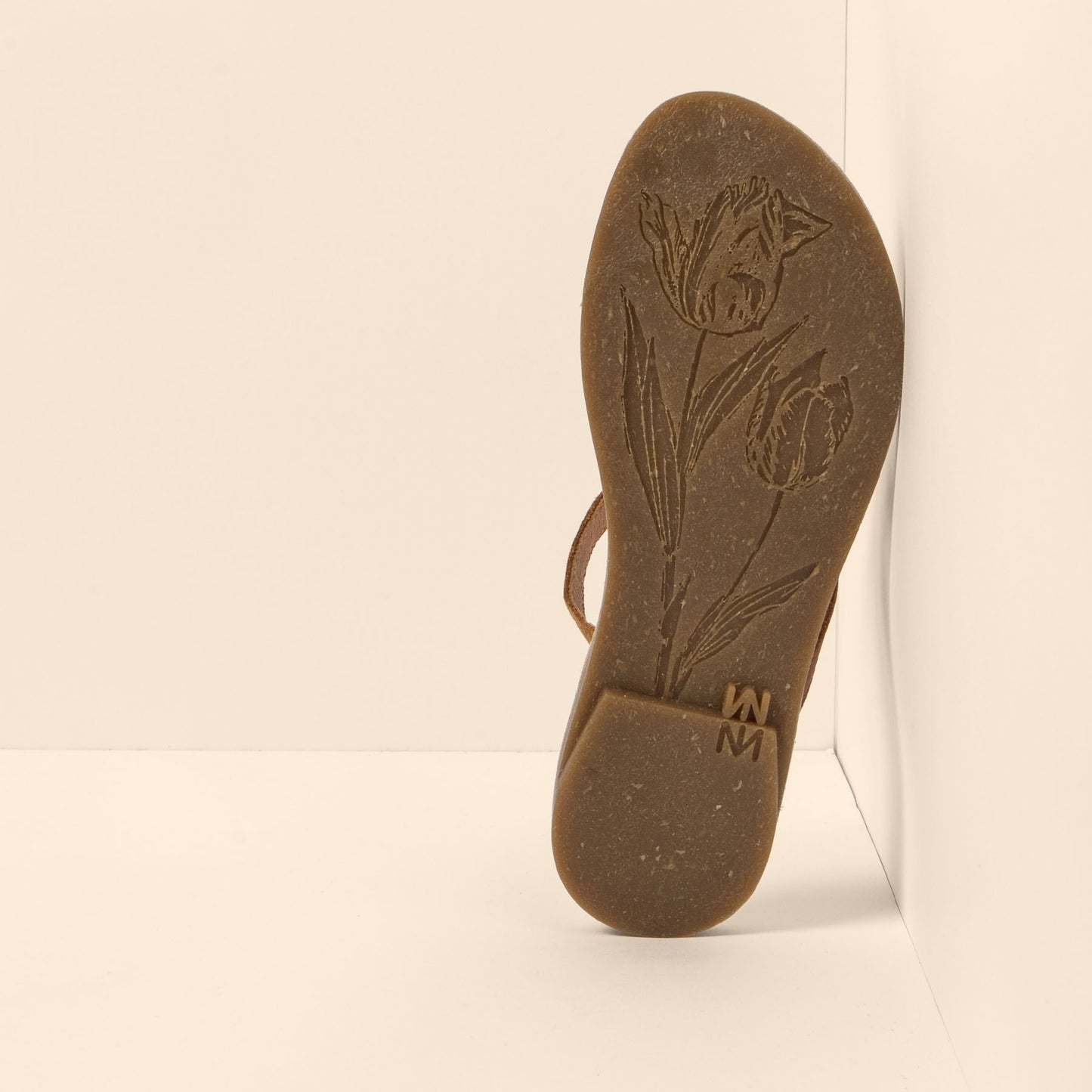 gid://shopify/Product/15700052377932_6