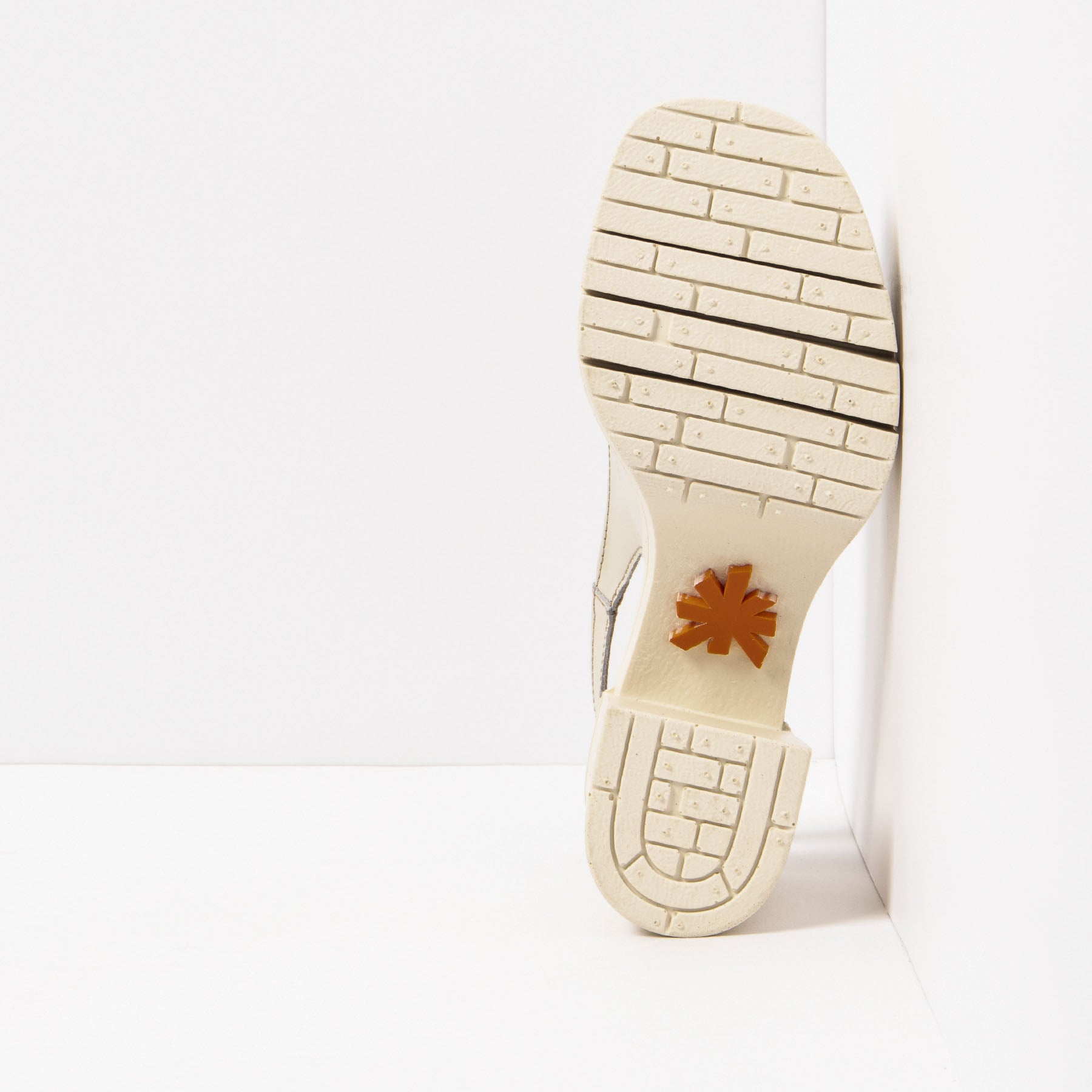 gid://shopify/Product/15693599015244_3
