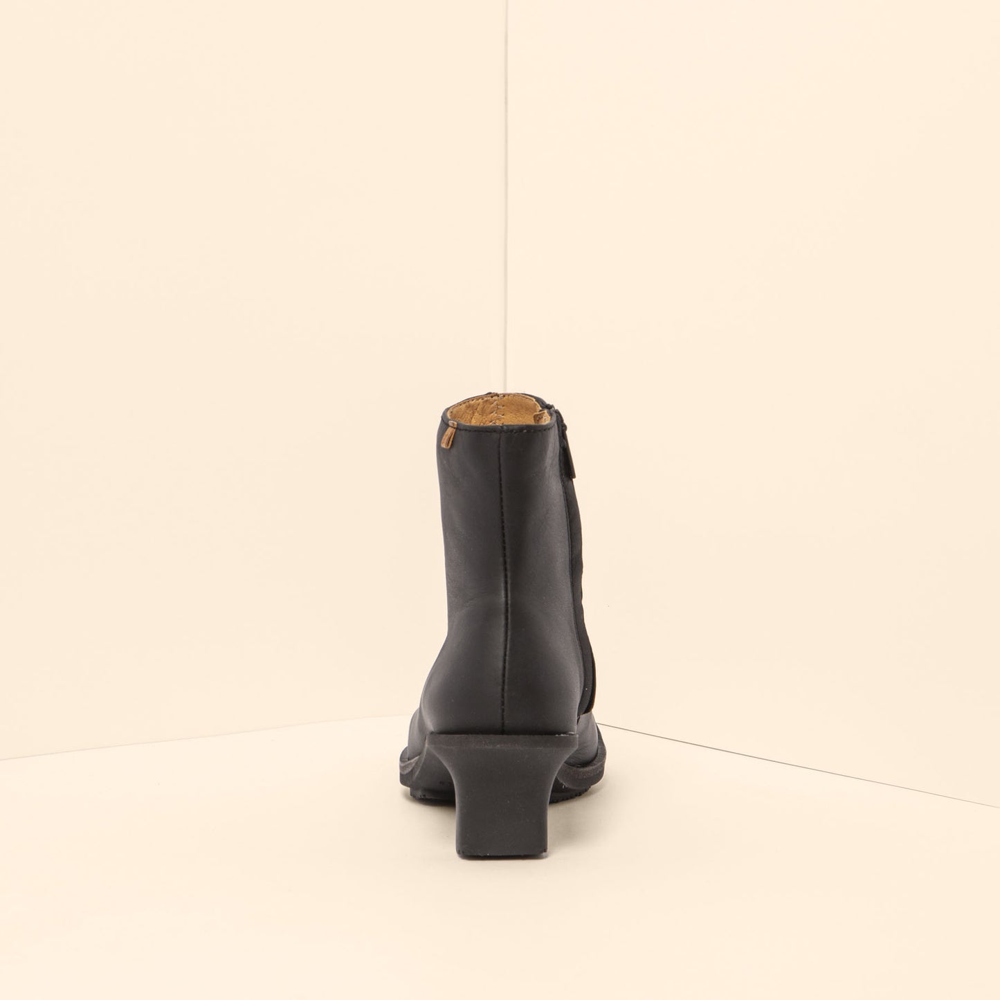 gid://shopify/Product/15700212187468_5