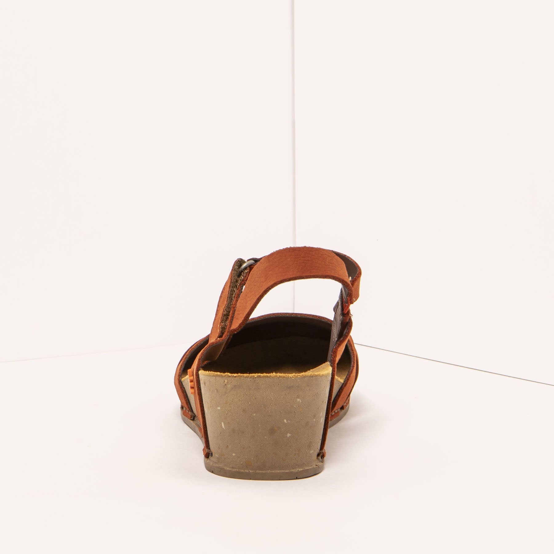 gid://shopify/Product/15693490061644_5