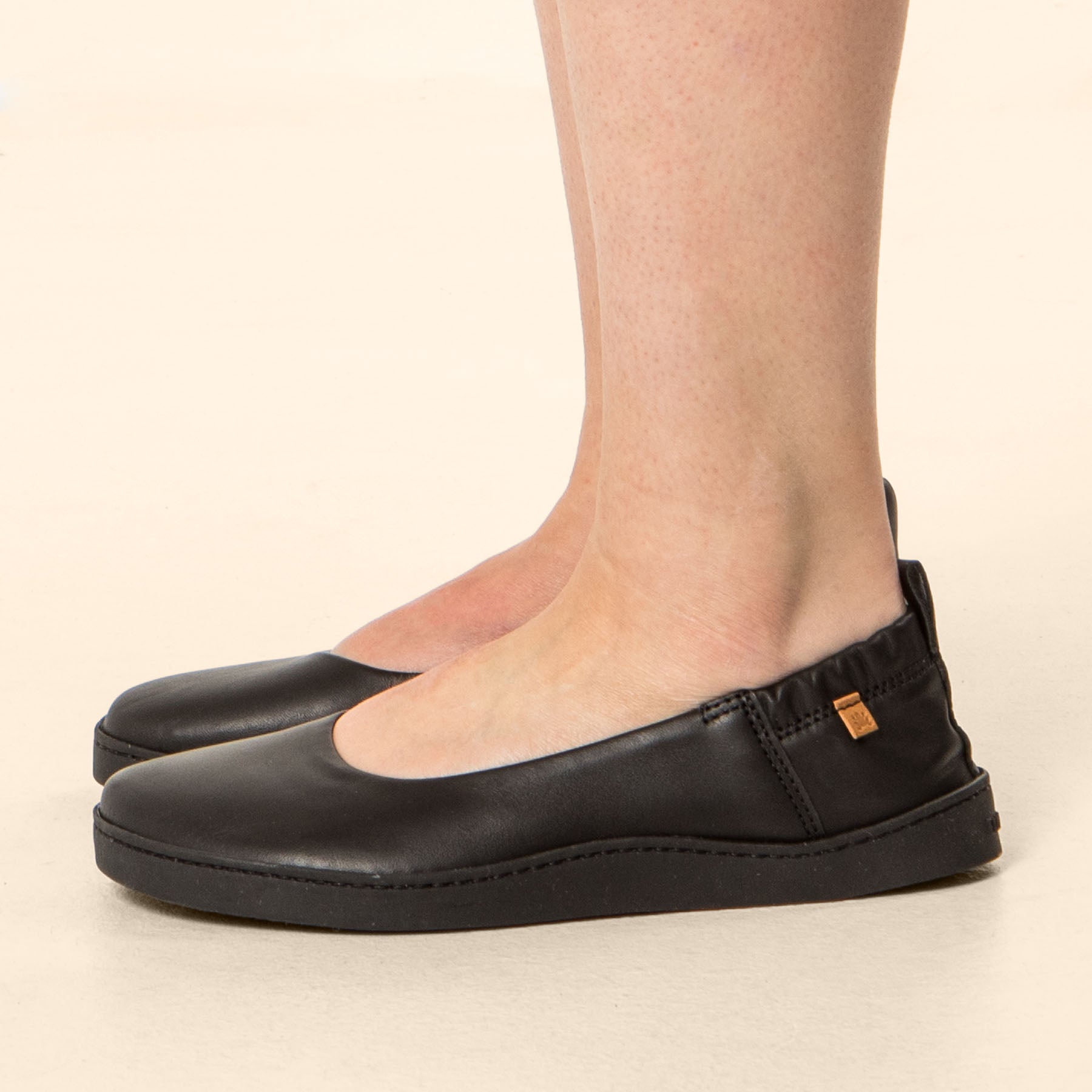 gid://shopify/Product/15700632568140_1