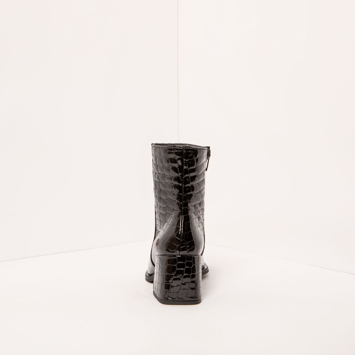 gid://shopify/Product/15694181630284_5