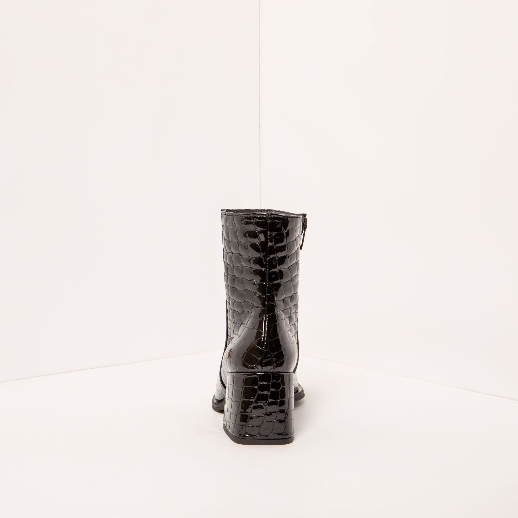 gid://shopify/Product/15694181630284_5