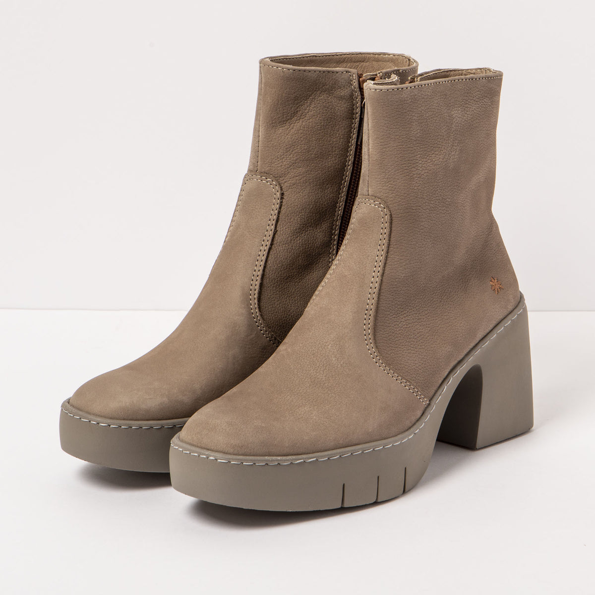 gid://shopify/Product/16171422089548_5