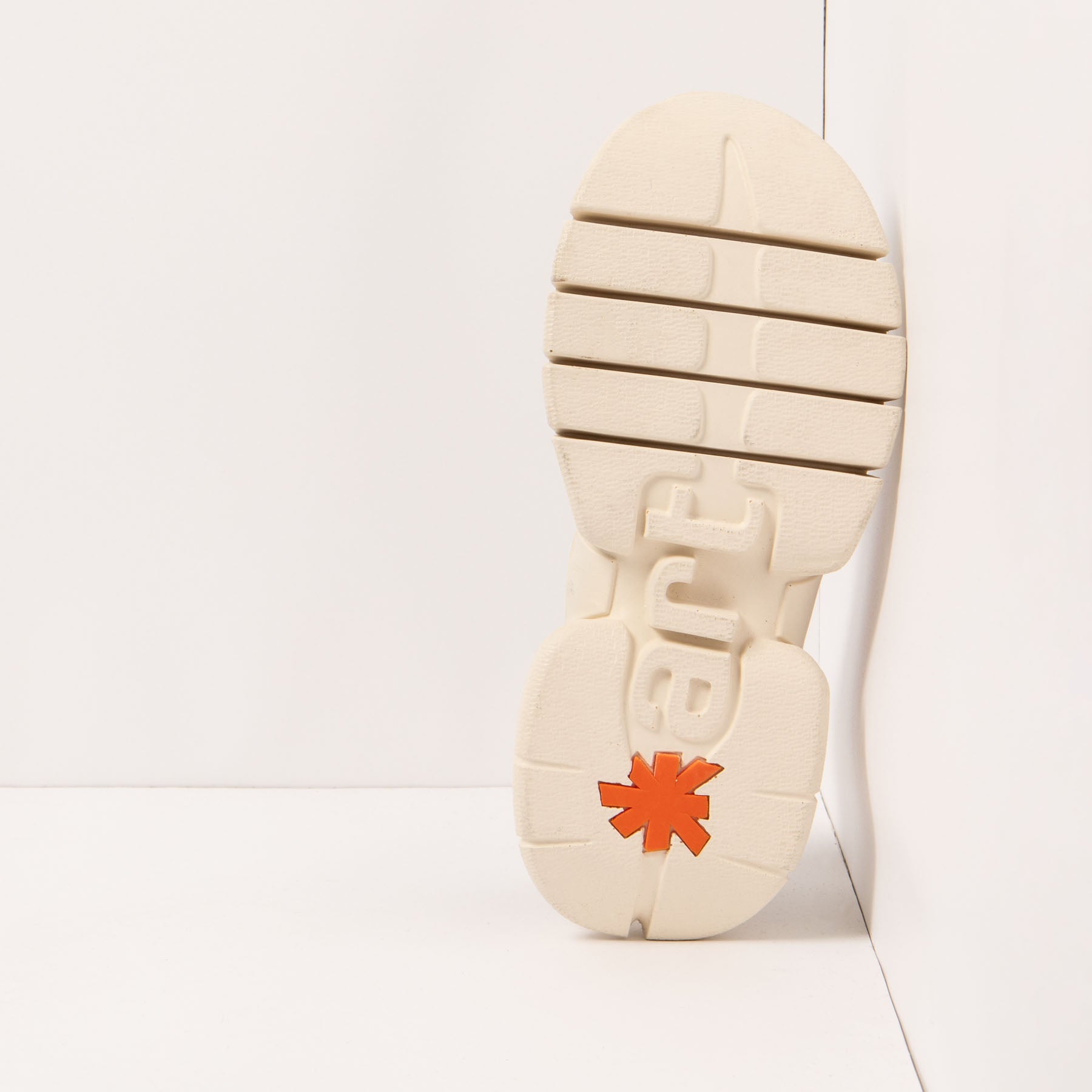 gid://shopify/Product/15694135460172_3
