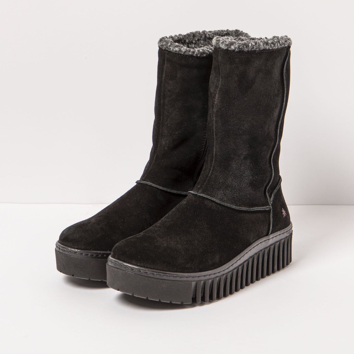 gid://shopify/Product/15785718153548_5