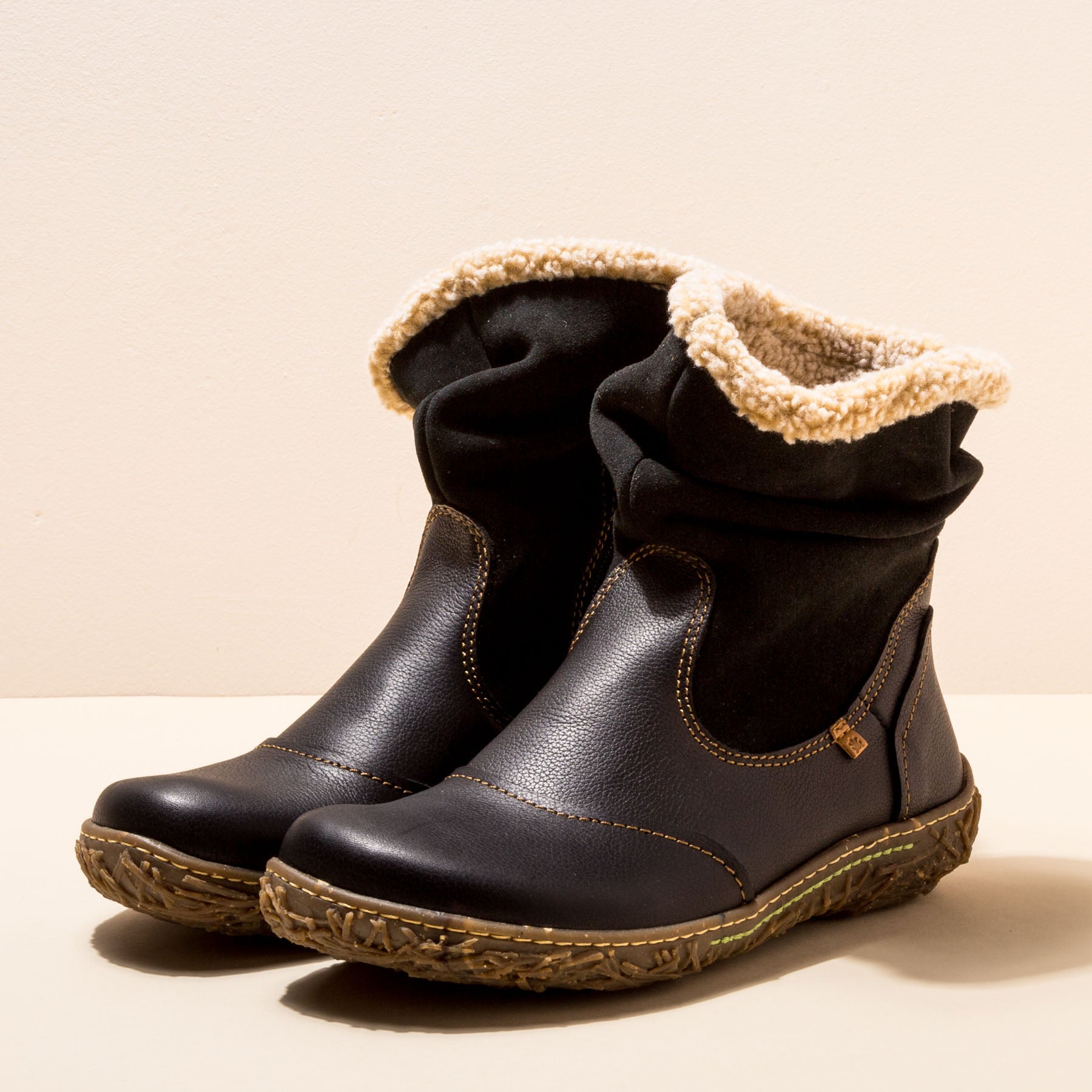 gid://shopify/Product/15700257931596_5