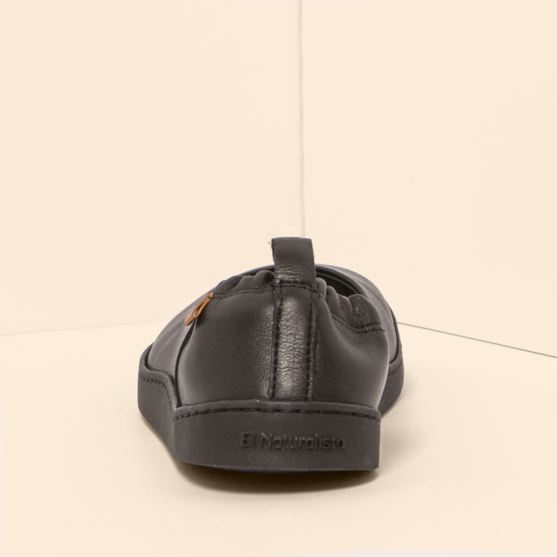 gid://shopify/Product/15700632568140_5
