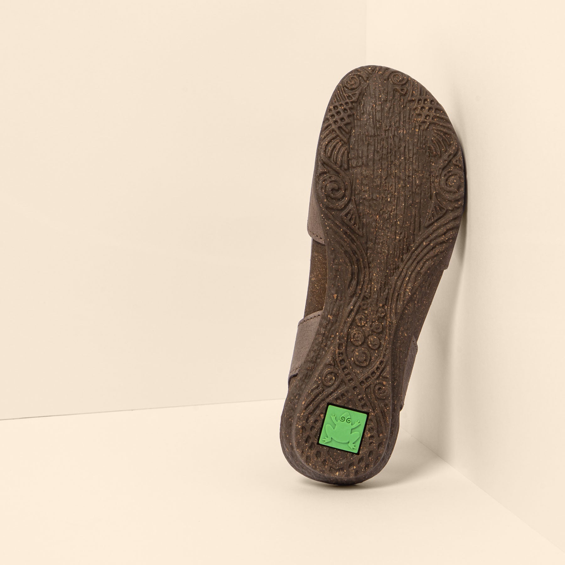 gid://shopify/Product/15700235747660_6