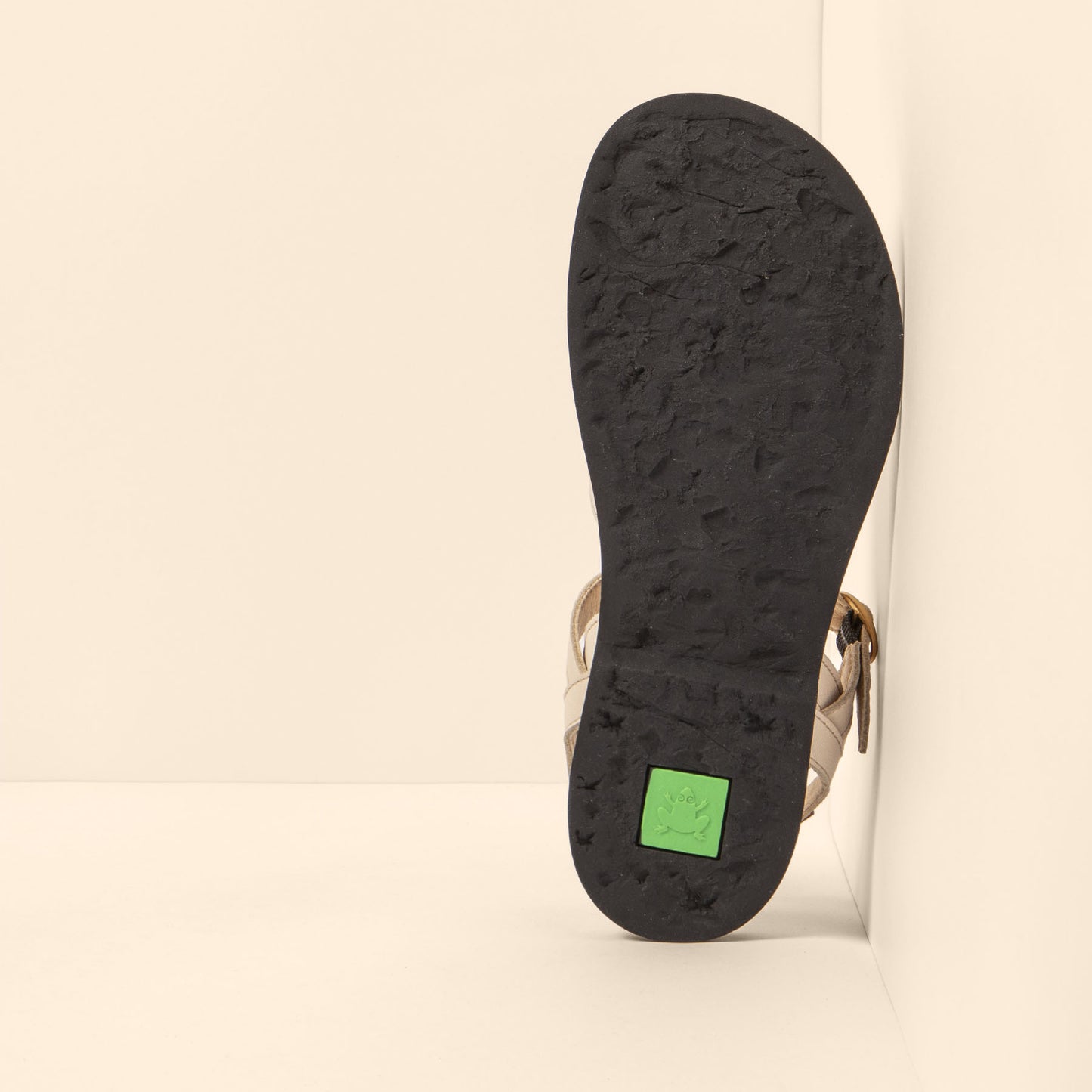 gid://shopify/Product/15700604420428_3