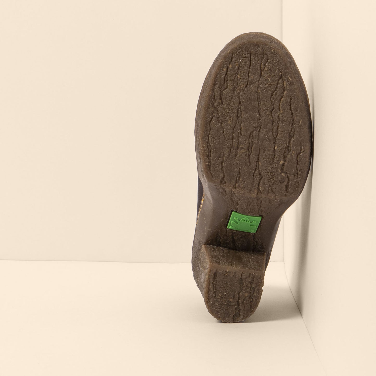 gid://shopify/Product/15699968000332_3