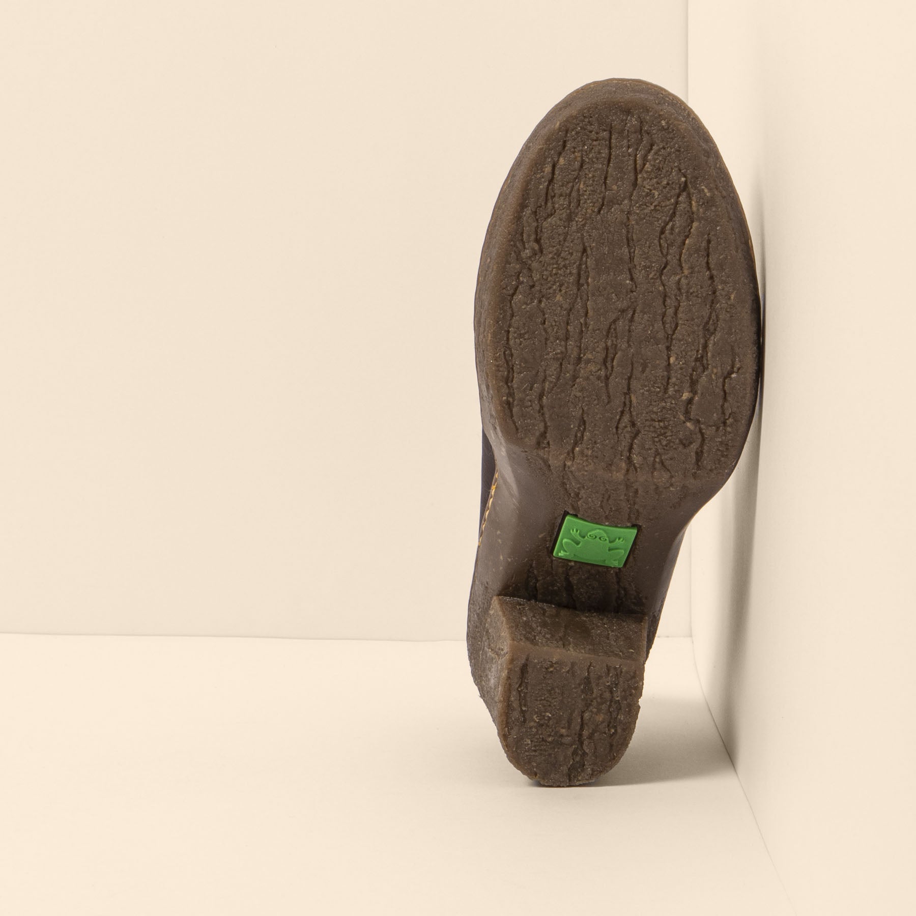 gid://shopify/Product/15699968000332_3