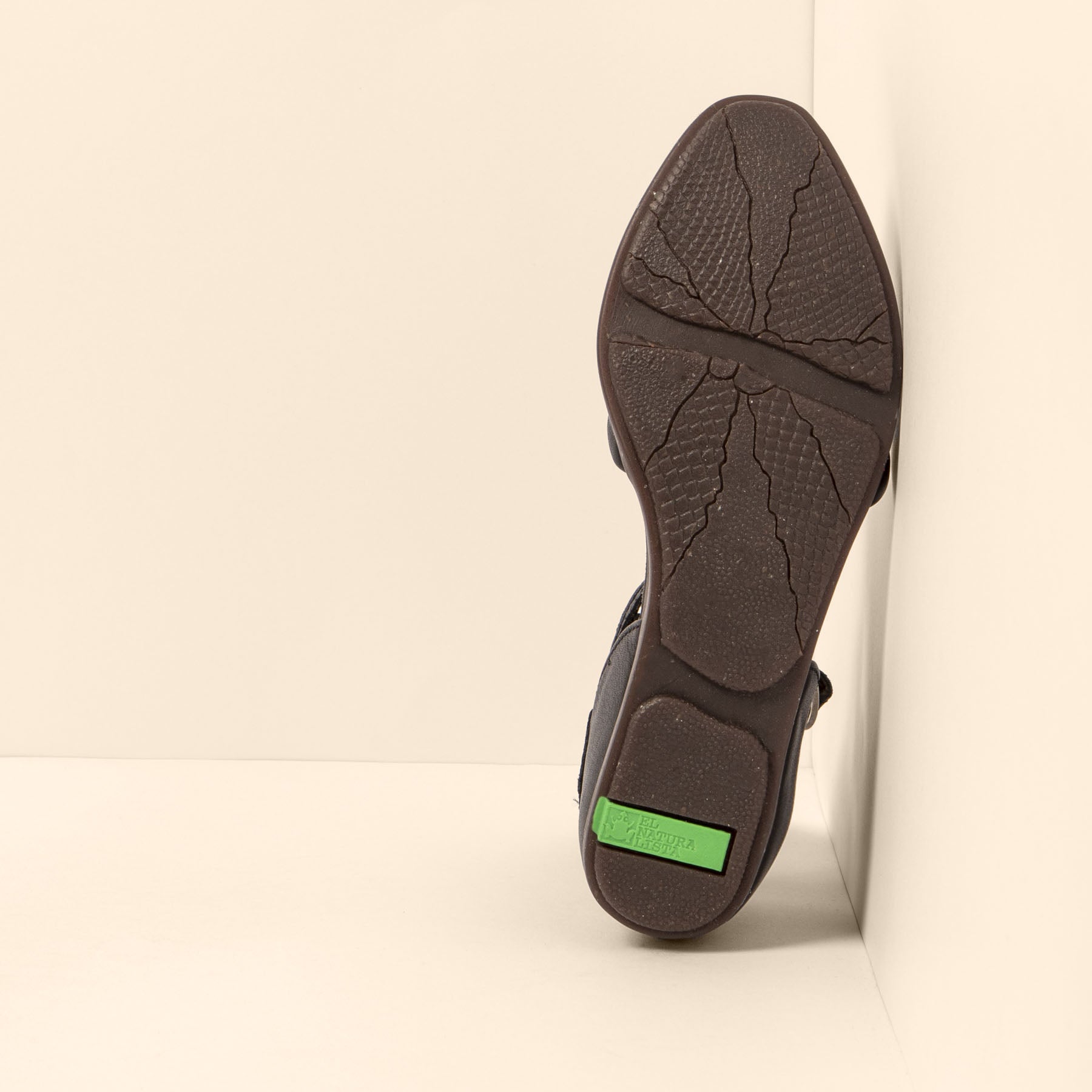 gid://shopify/Product/15700752138572_3