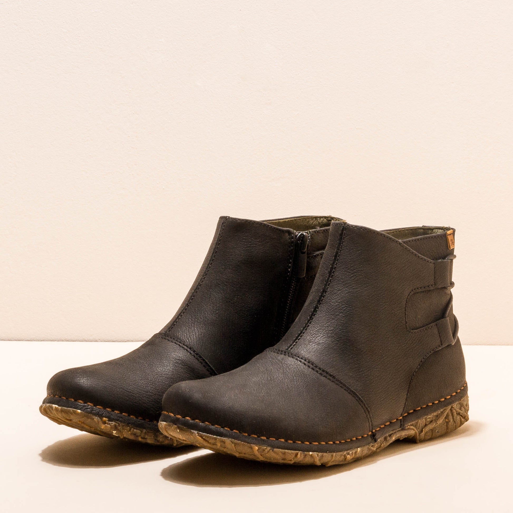 gid://shopify/Product/15700267827532_5