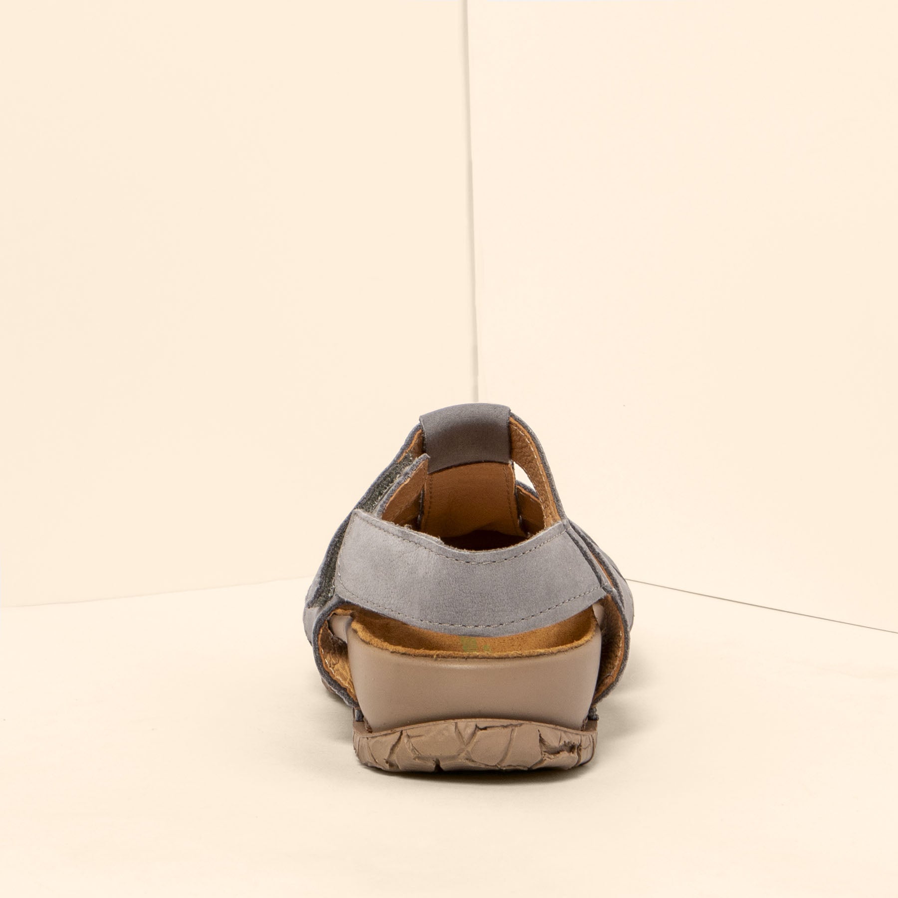 gid://shopify/Product/15700576567628_5