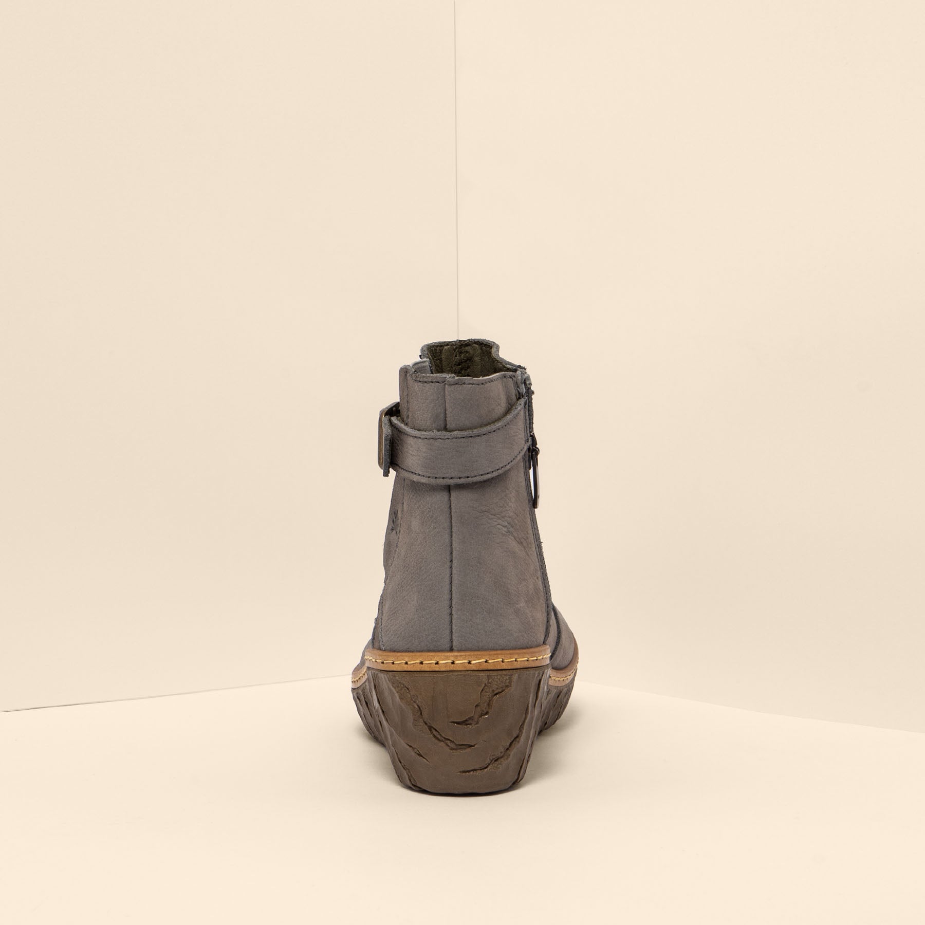 gid://shopify/Product/15699897909580_5